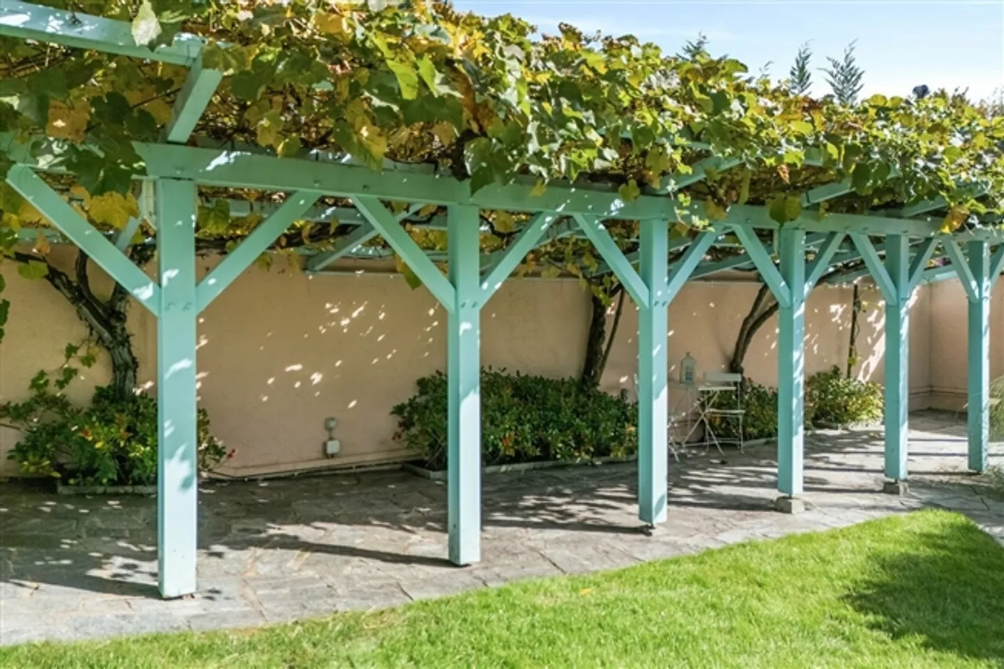 UNUSUAL GENEVA HOUSE
Living Environment - Photo 13 of 13