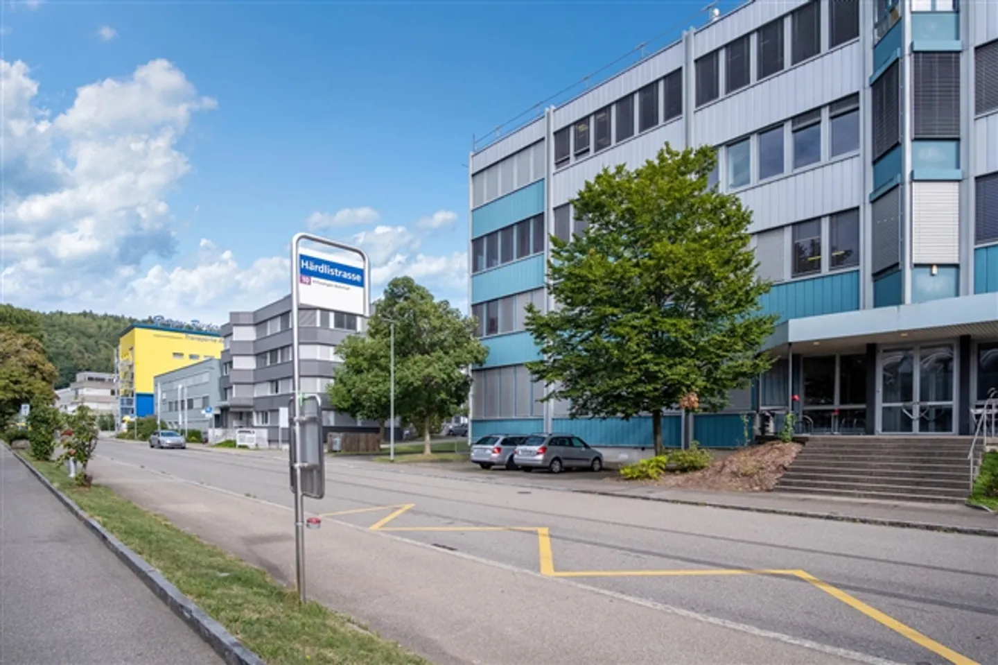 Storage space in a prime location directly on the A1 - ideally accessible - Photo 1 of 9