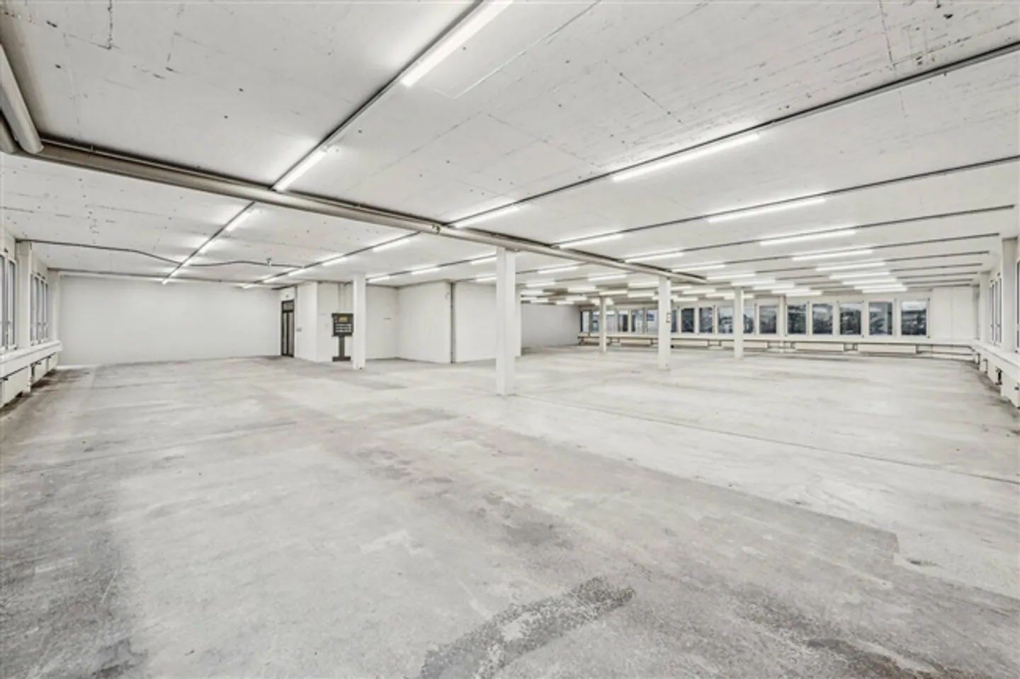 Storage space in a prime location directly on the A1 - ideally accessible - Photo 3 of 9