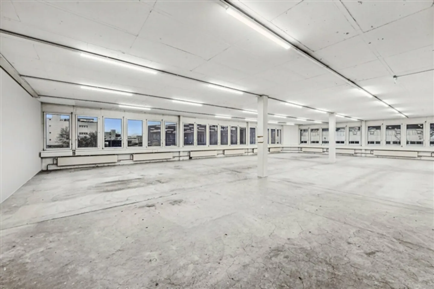 Storage space in a prime location directly on the A1 - ideally accessible - Photo 4 of 9