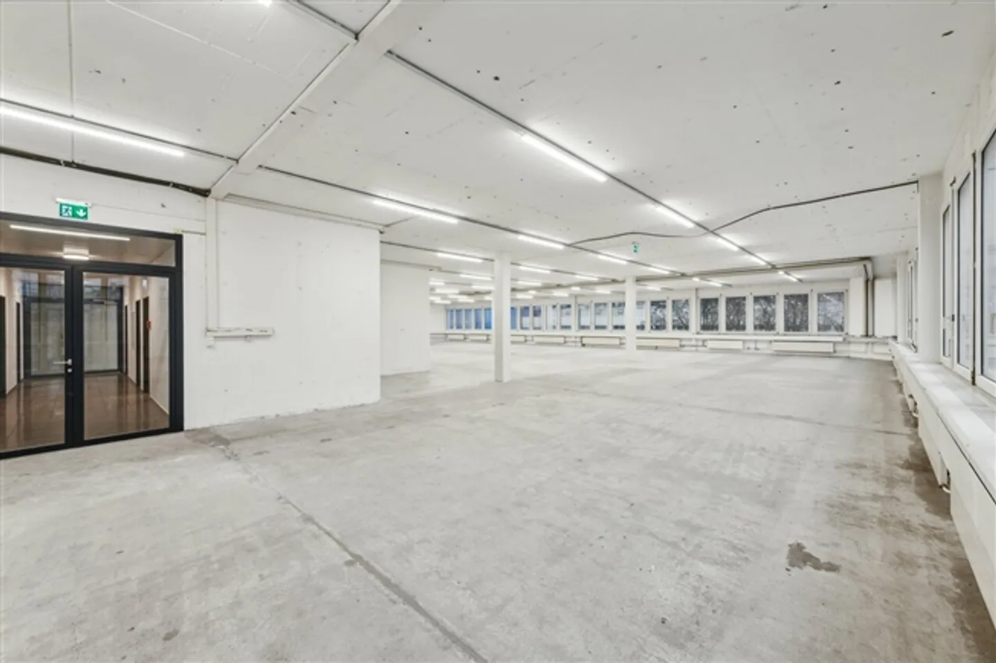 Storage space in a prime location directly on the A1 - ideally accessible - Photo 5 of 9