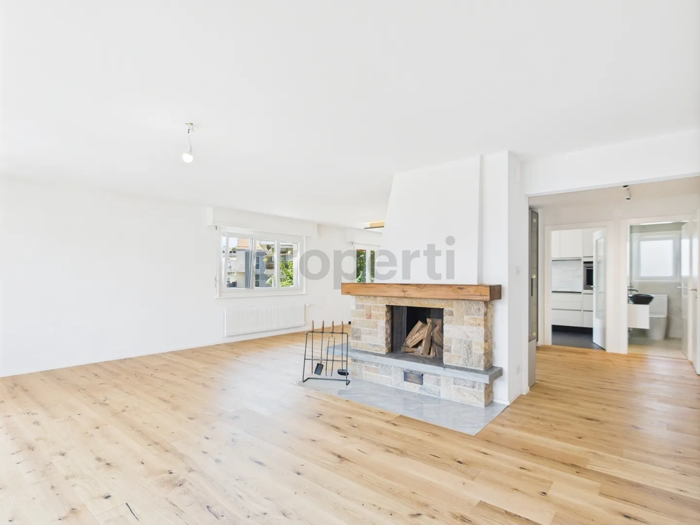Ampio appartamento ristrutturato con vista lago, centro St. Sulpice - Foto 2 di 12