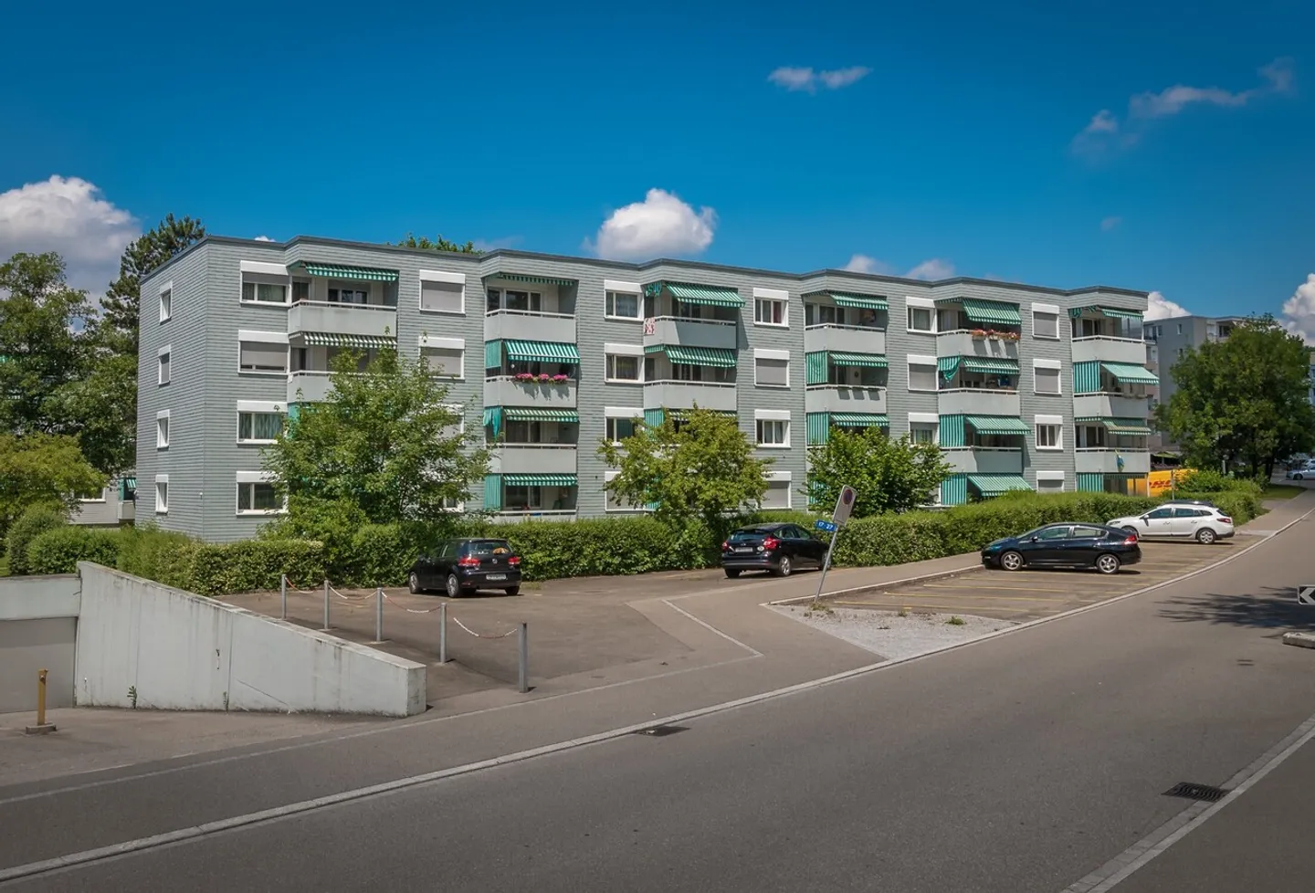 We rent motorcycle parking spaces in Kloten - Photo 1 of 1