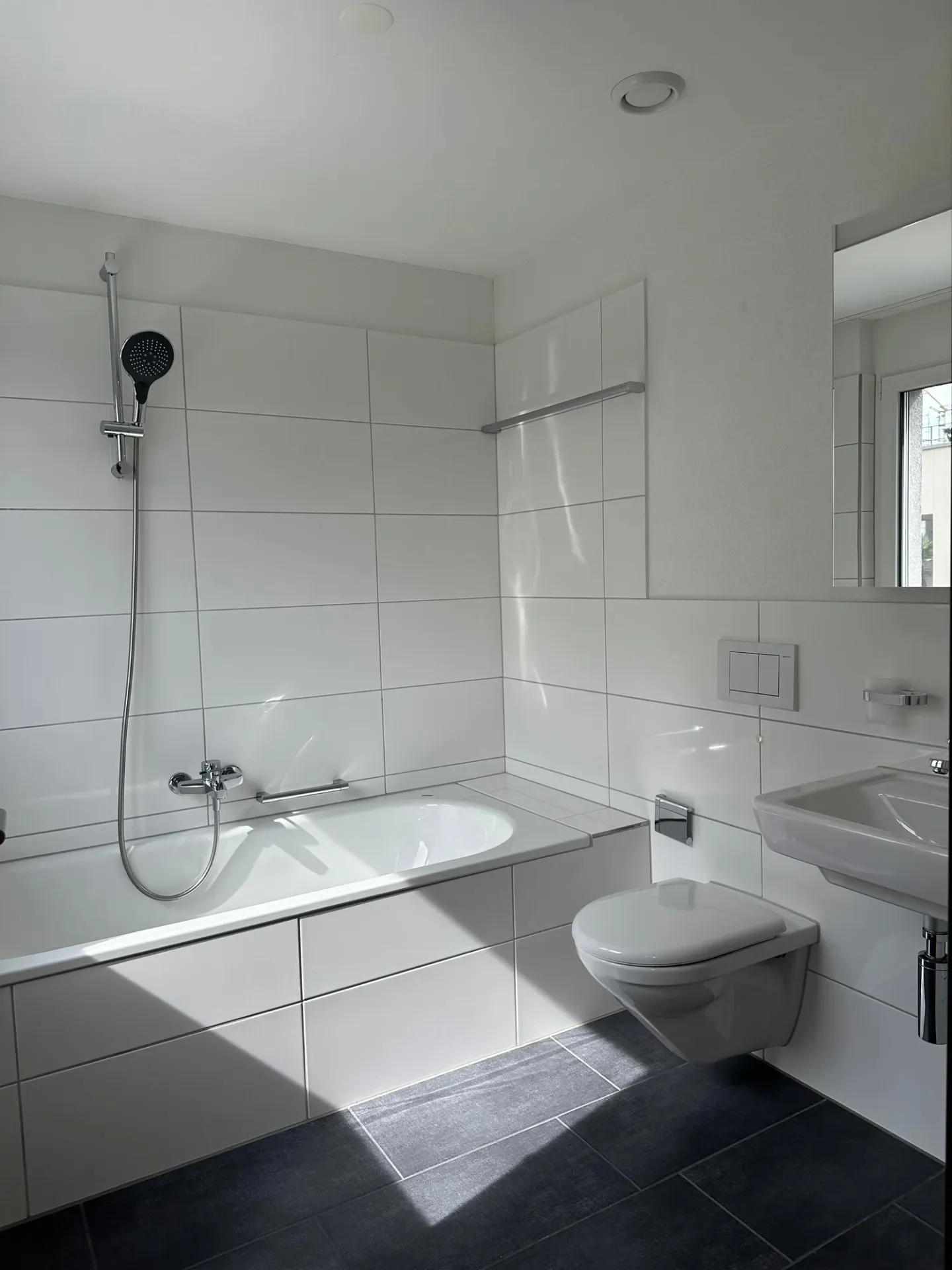 Appartement lumineux de 4,5 pièces avec balcon à Bremgarten - Photo 8 sur 12