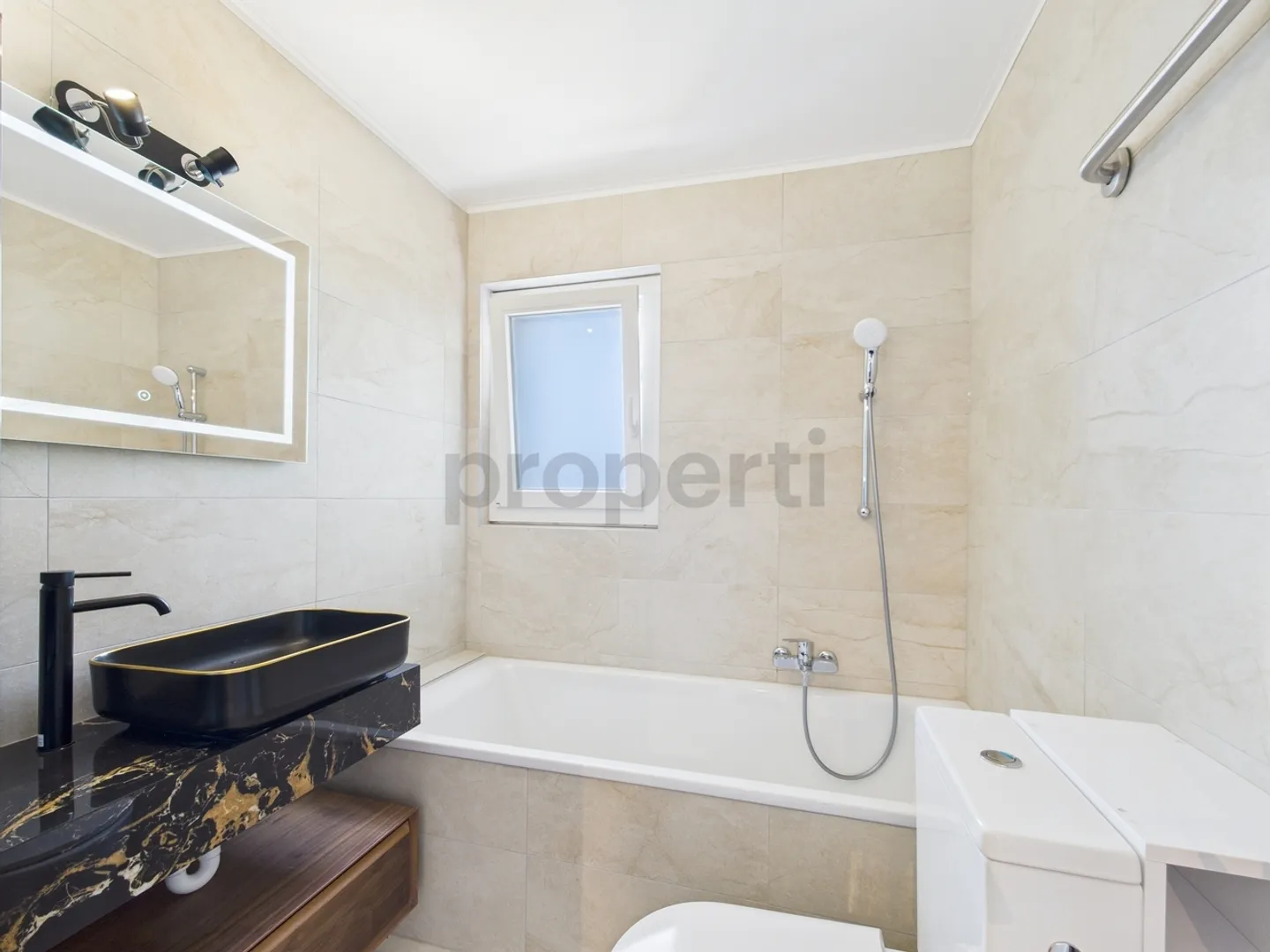 Ampio appartamento ristrutturato con vista lago, centro St. Sulpice - Foto 10 di 12