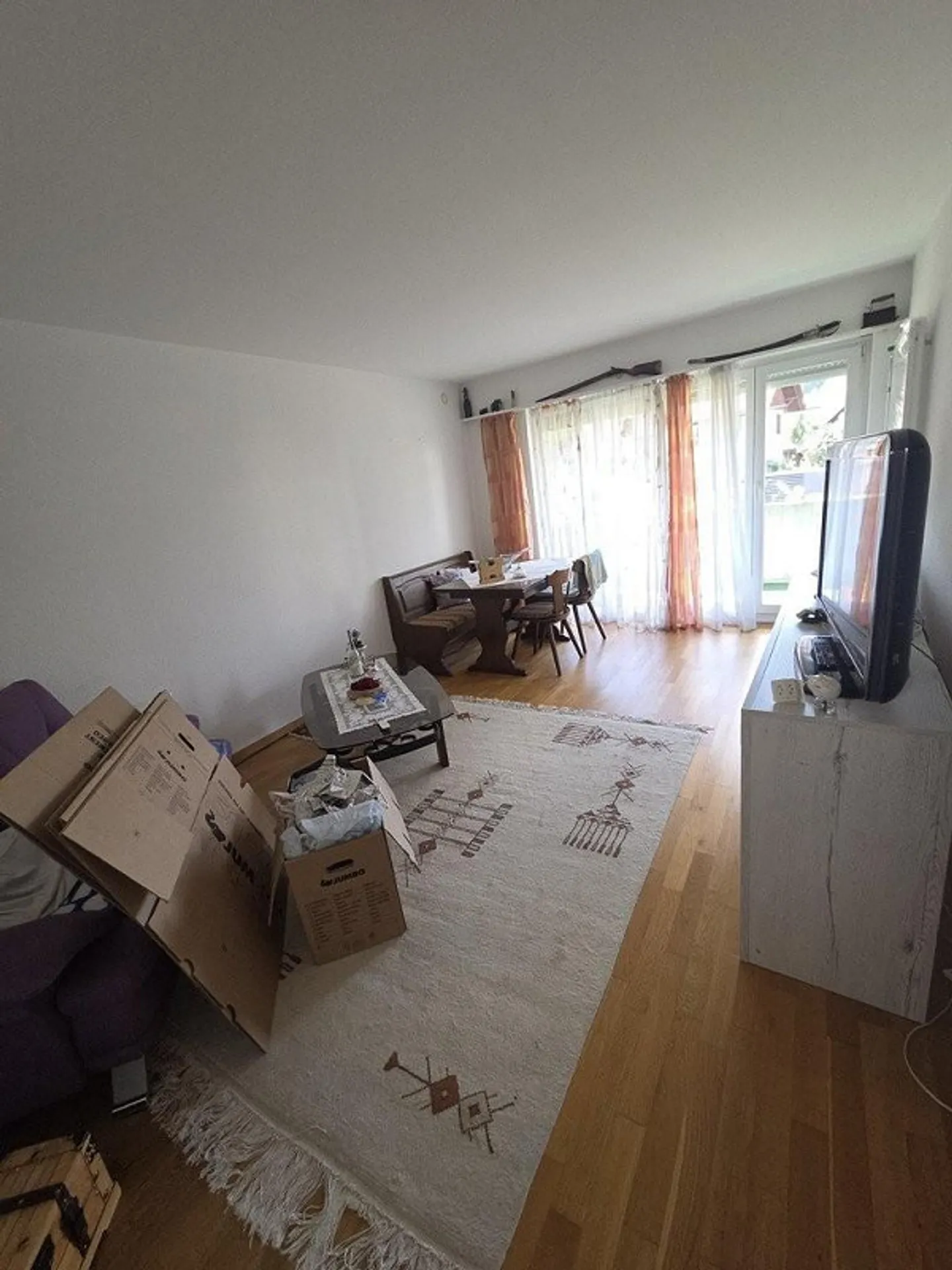 Belle appartement de 3 pièces à louer au rez-de-chaussée surélevé - Photo 1 sur 10