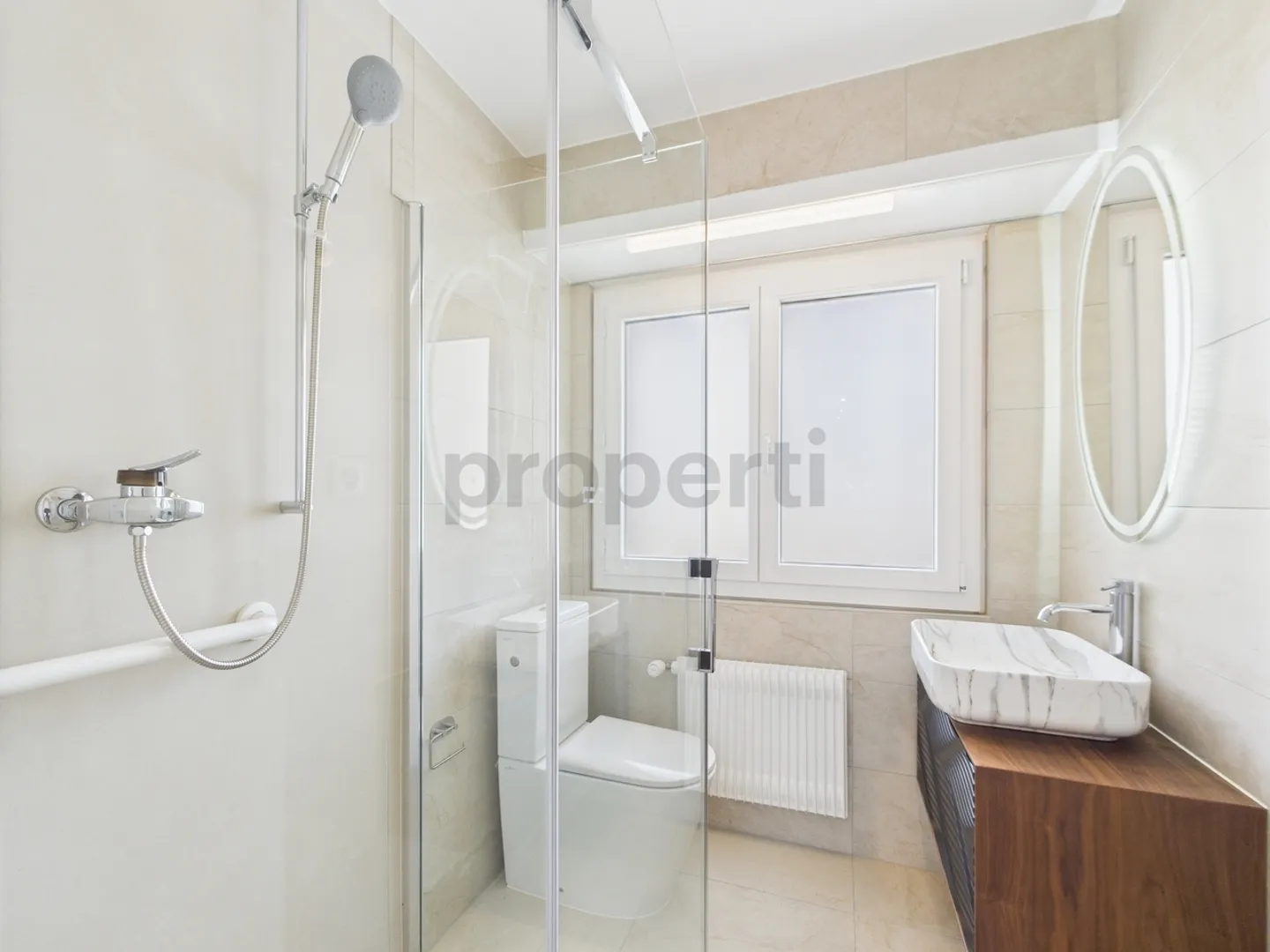 Ampio appartamento ristrutturato con vista lago, centro St. Sulpice - Foto 11 di 12
