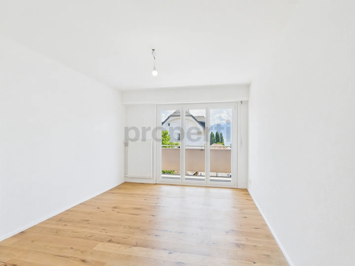 Ampio appartamento ristrutturato con vista lago, centro St. Sulpice - Foto 5 di 12