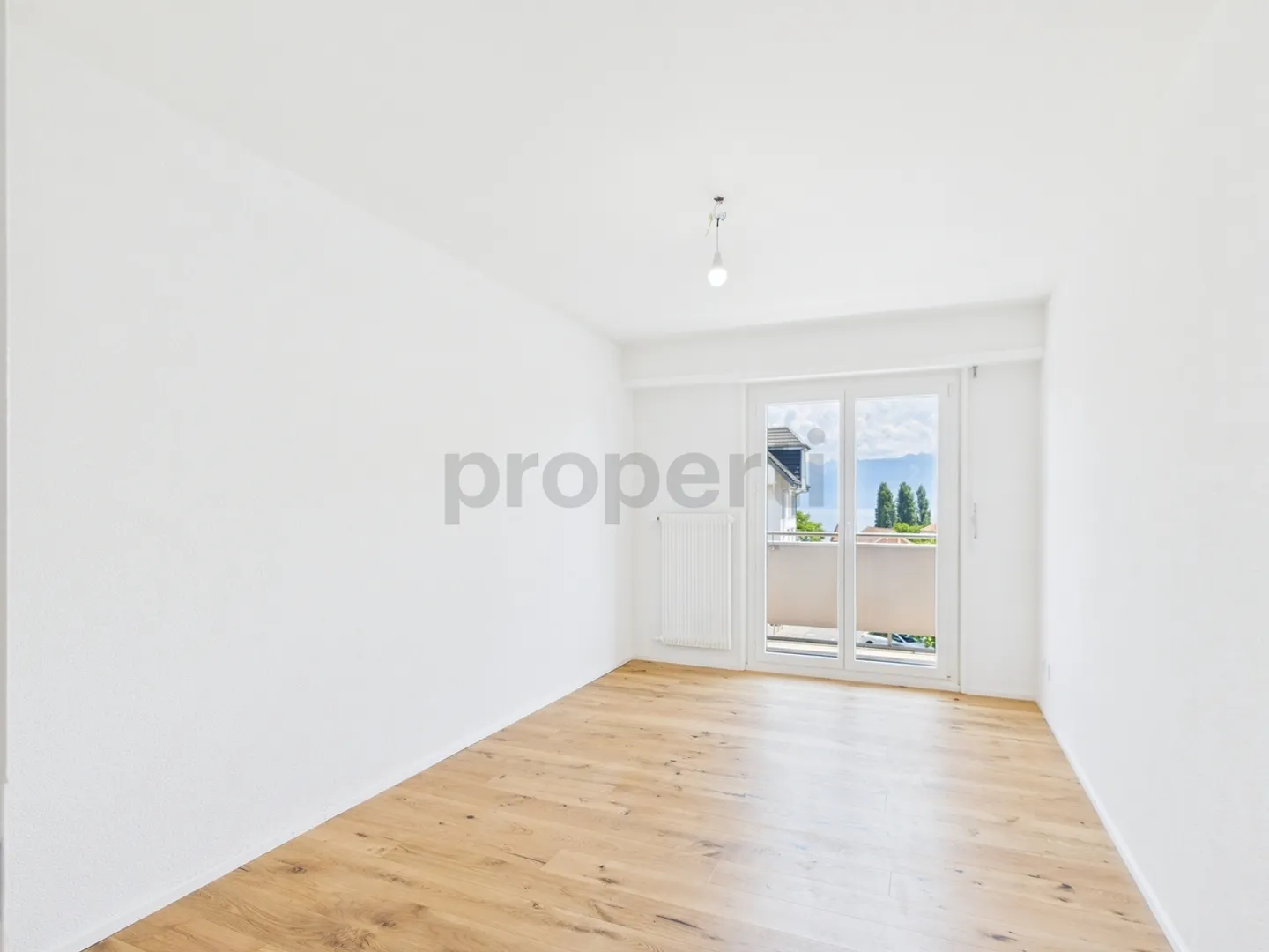 Ampio appartamento ristrutturato con vista lago, centro St. Sulpice - Foto 6 di 12