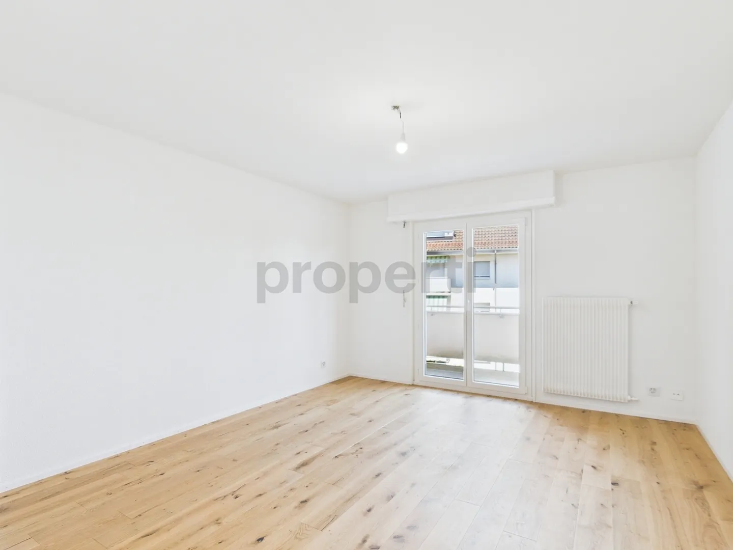 Ampio appartamento ristrutturato con vista lago, centro St. Sulpice - Foto 7 di 12