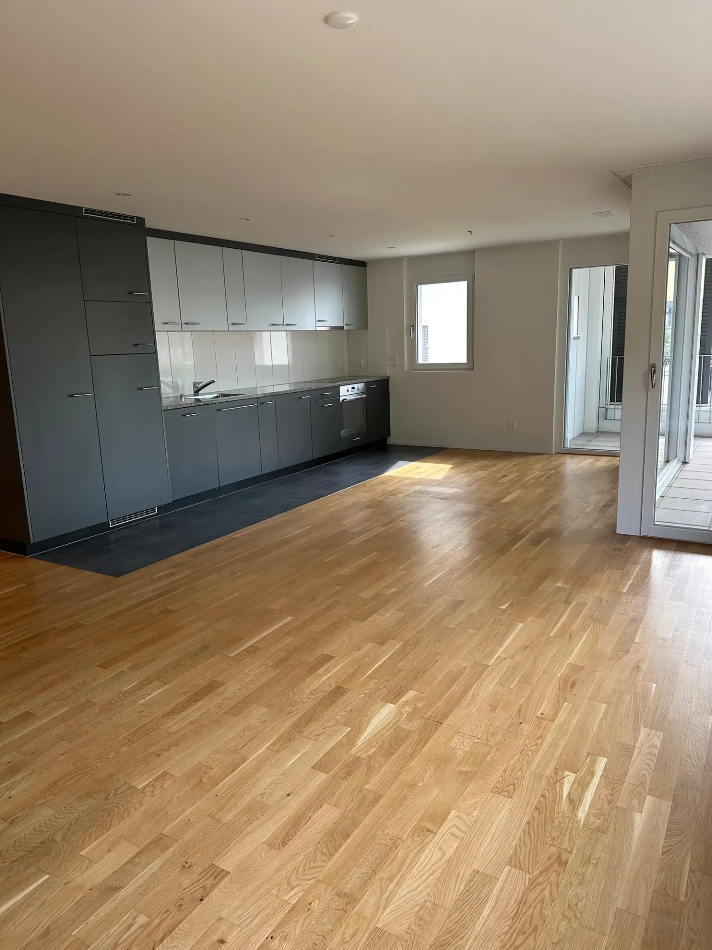 Appartement lumineux de 4,5 pièces avec balcon à Bremgarten - Photo 3 sur 12