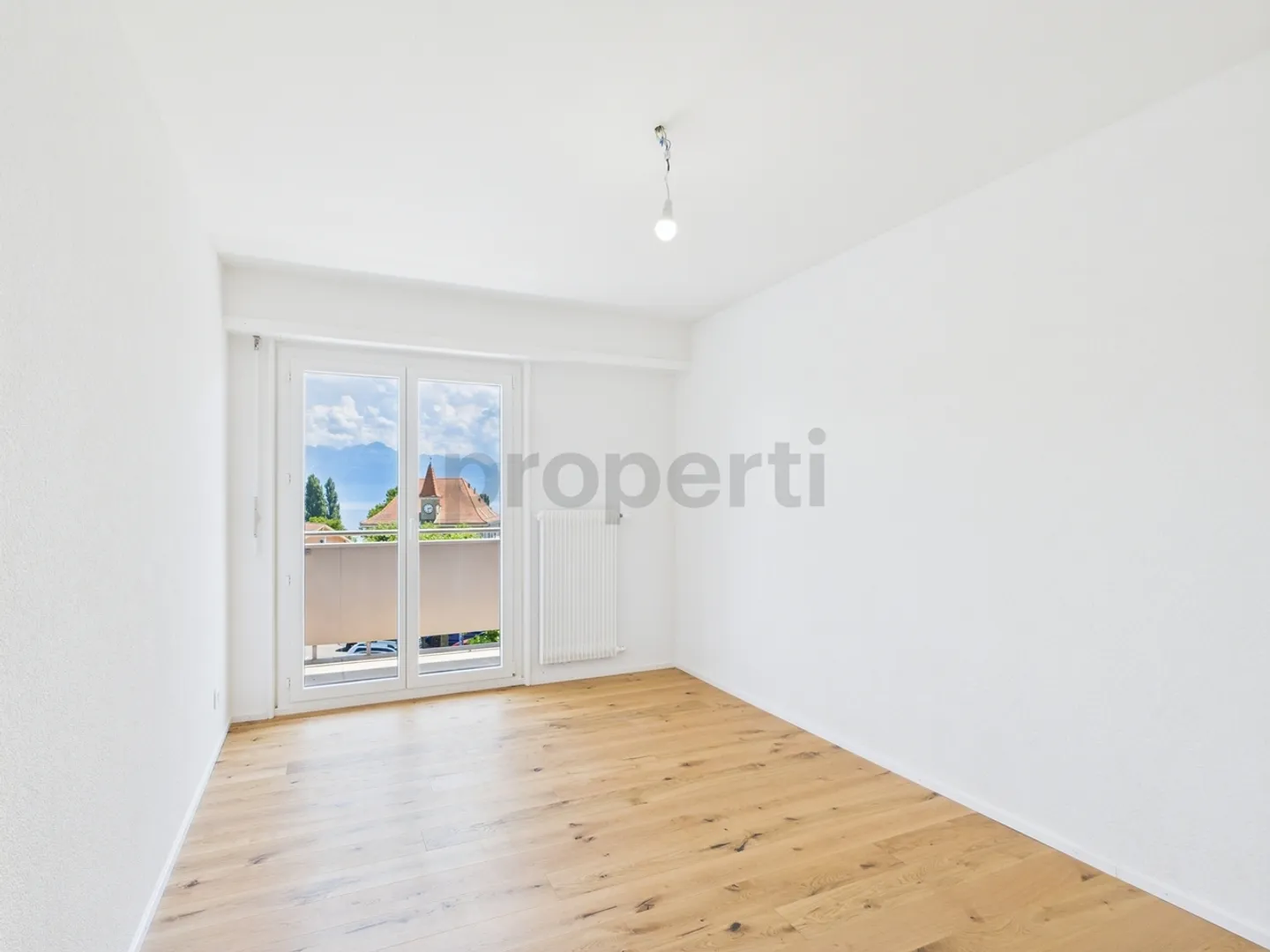 Ampio appartamento ristrutturato con vista lago, centro St. Sulpice - Foto 8 di 12