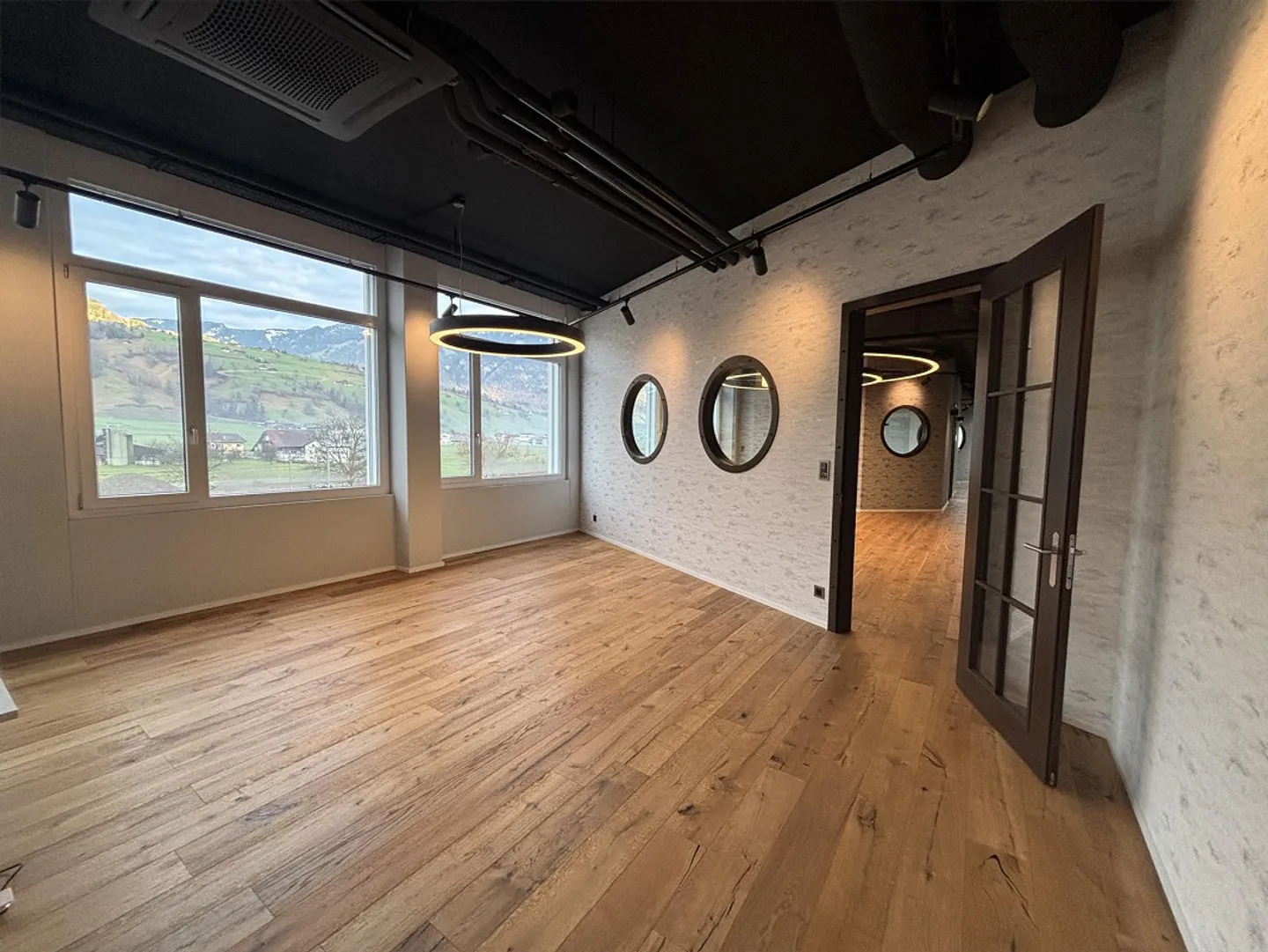 Geräumiges modernes Büro in Sarnen - Foto 2 von 9