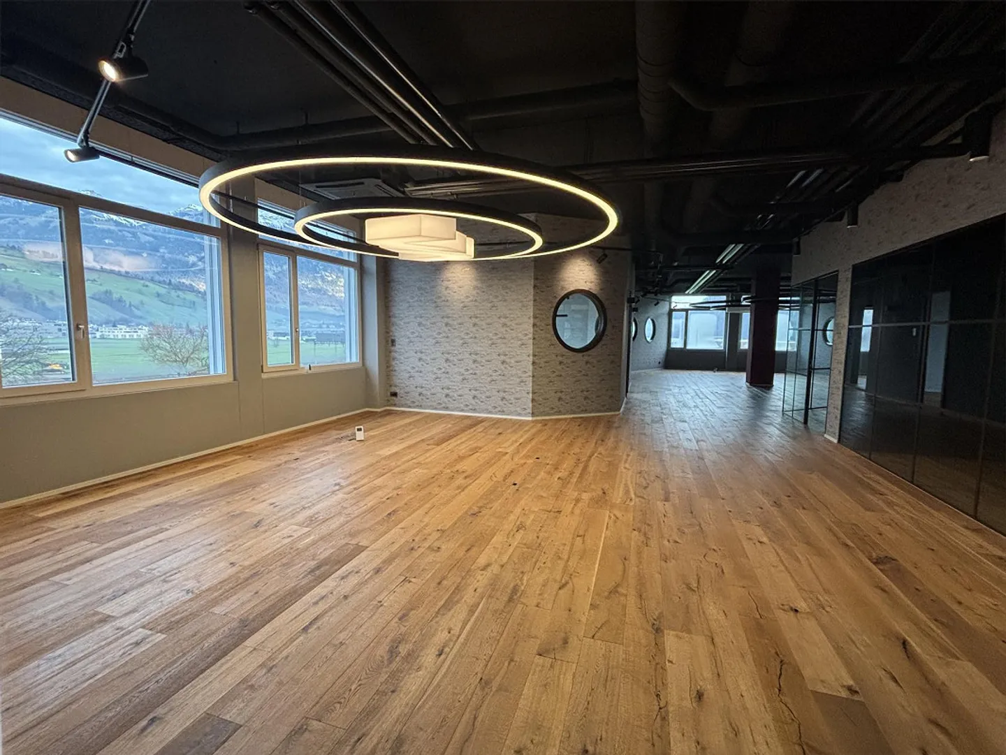 Geräumiges modernes Büro in Sarnen - Foto 3 von 9