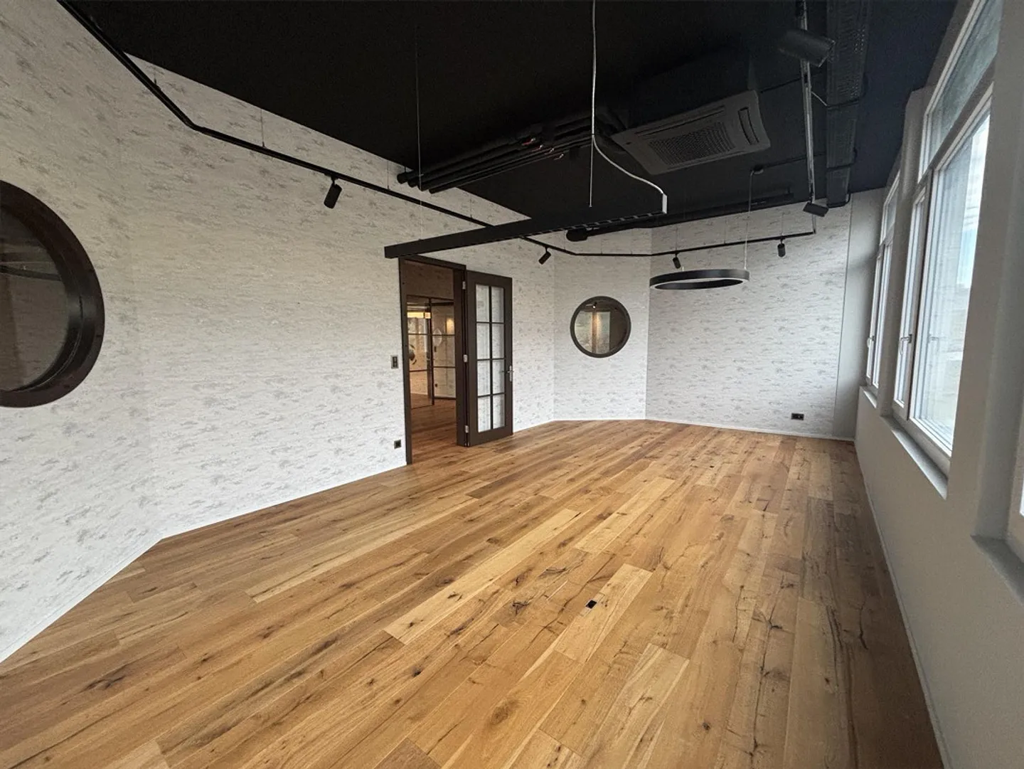 Geräumiges modernes Büro in Sarnen - Foto 7 von 9
