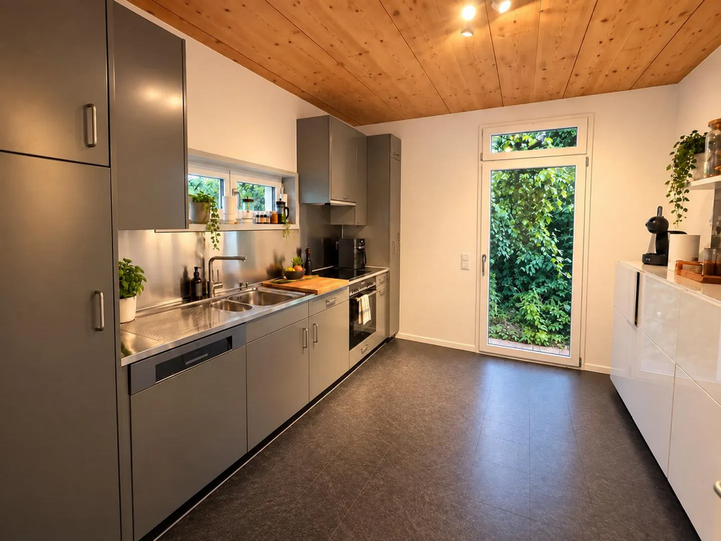Maison jumelée spacieuse de 6,5 pièces avec jardin et vue dégagée - Photo 10 sur 12