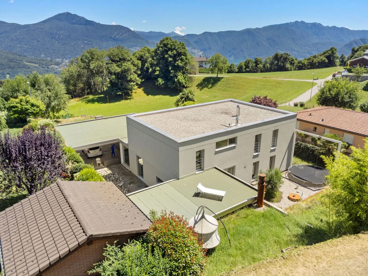 «Arosio - moderne Villa mitten im Grünen» - Foto 2 von 13