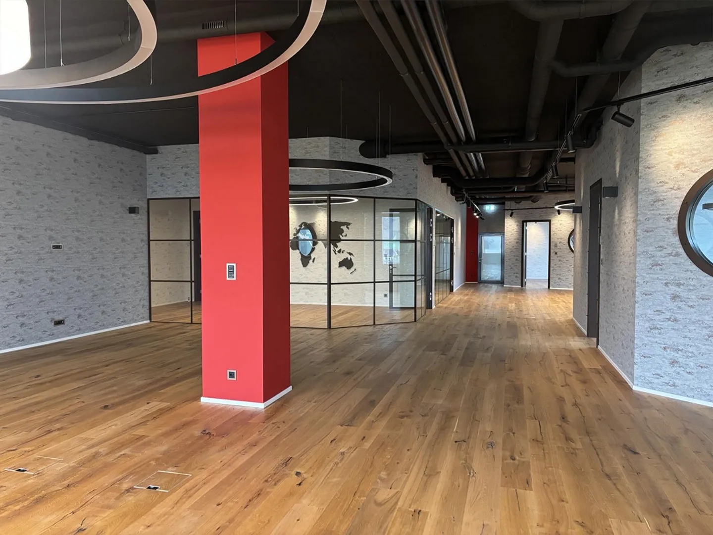 Geräumiges modernes Büro in Sarnen - Foto 8 von 9