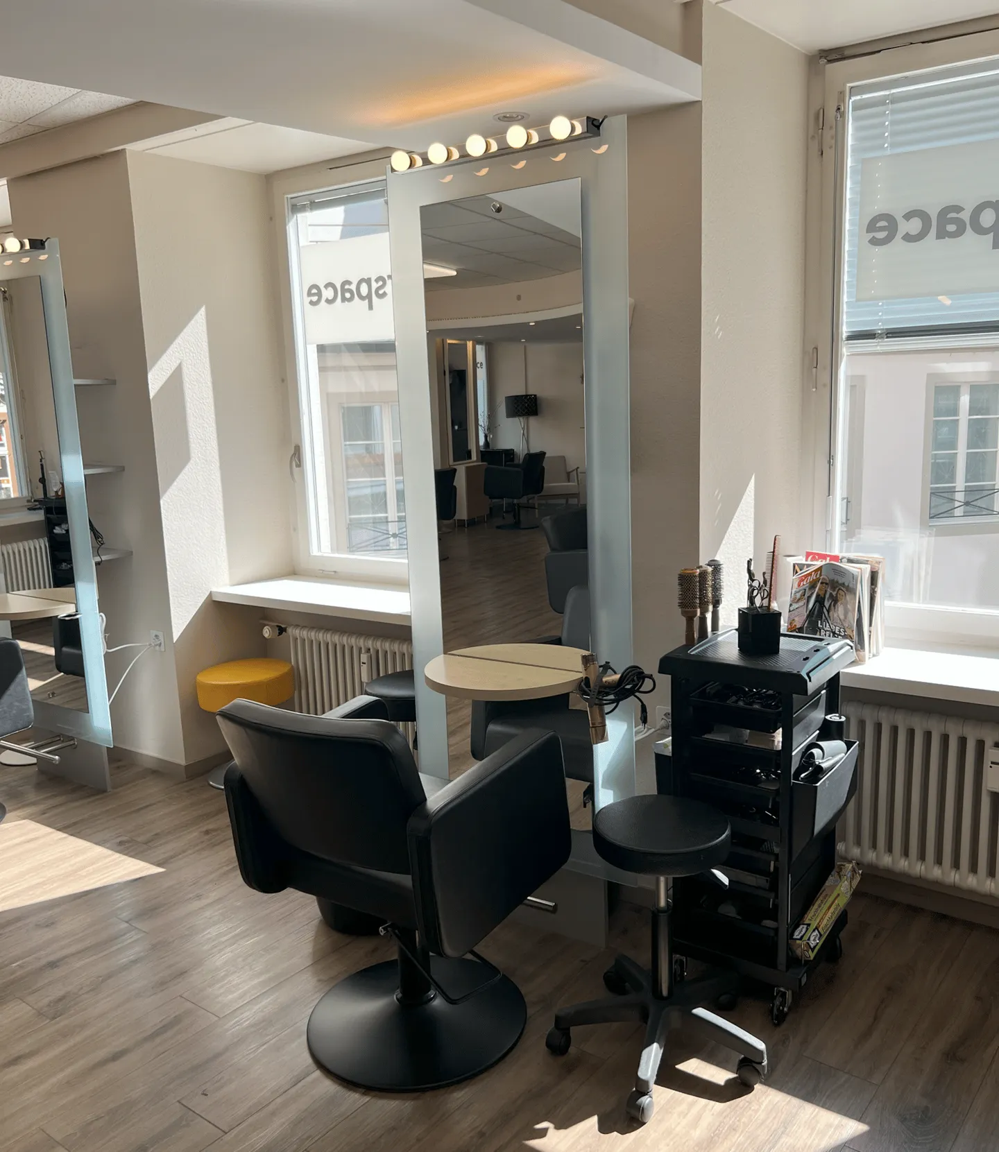 Affitto di Sedia da Parrucchiere in Salone nel Cuore di Basilea - Foto 2 di 11