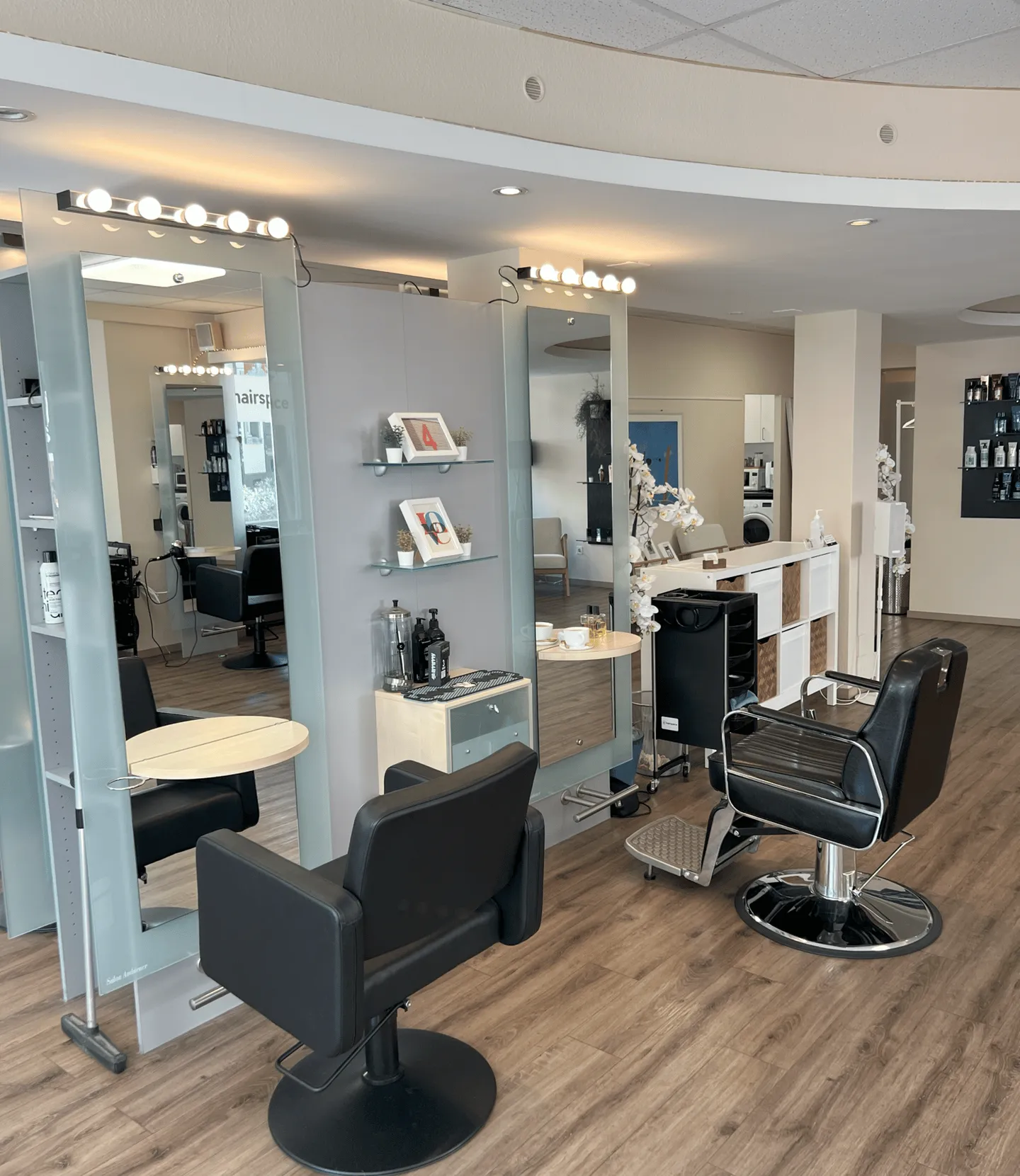 Affitto di Sedia da Parrucchiere in Salone nel Cuore di Basilea - Foto 3 di 11