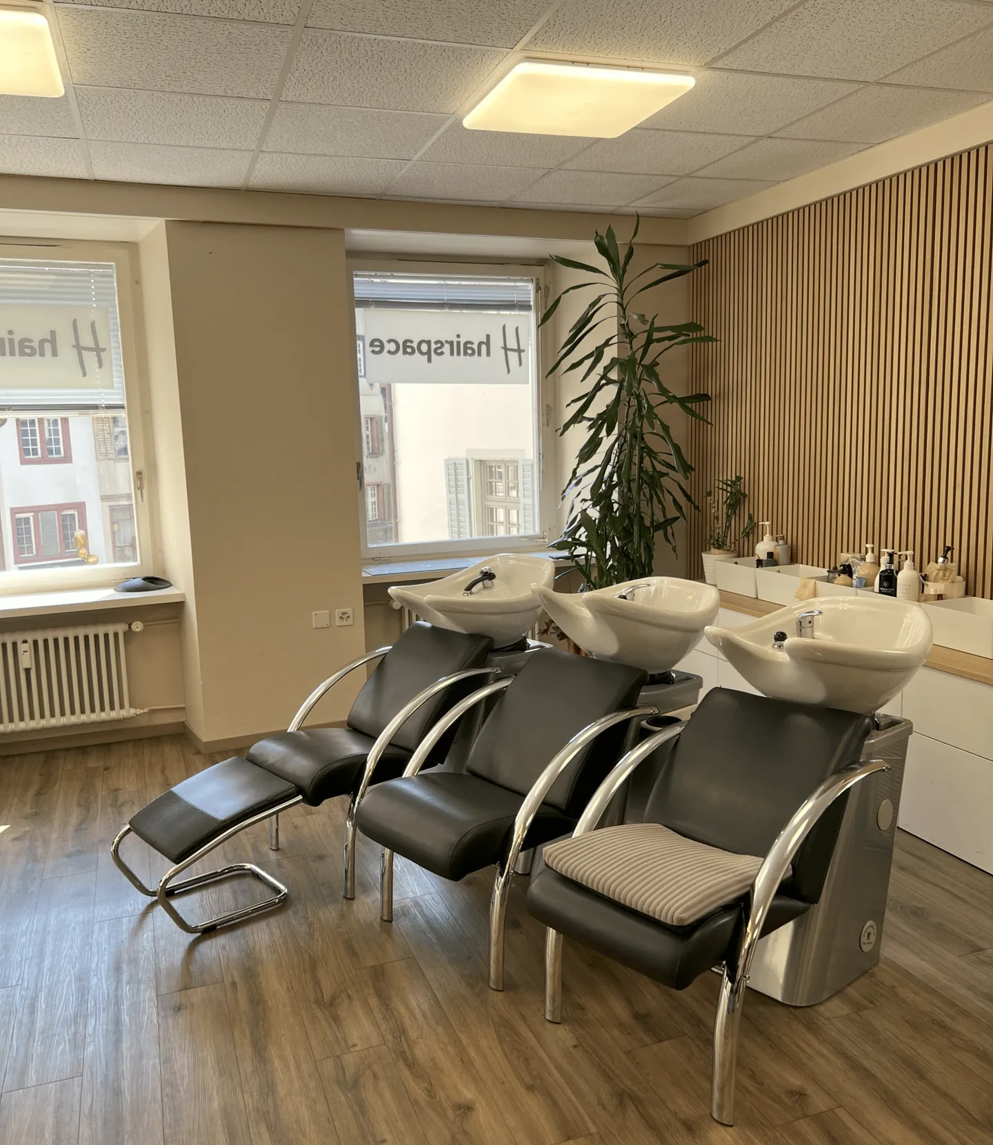 Affitto di Sedia da Parrucchiere in Salone nel Cuore di Basilea - Foto 6 di 11