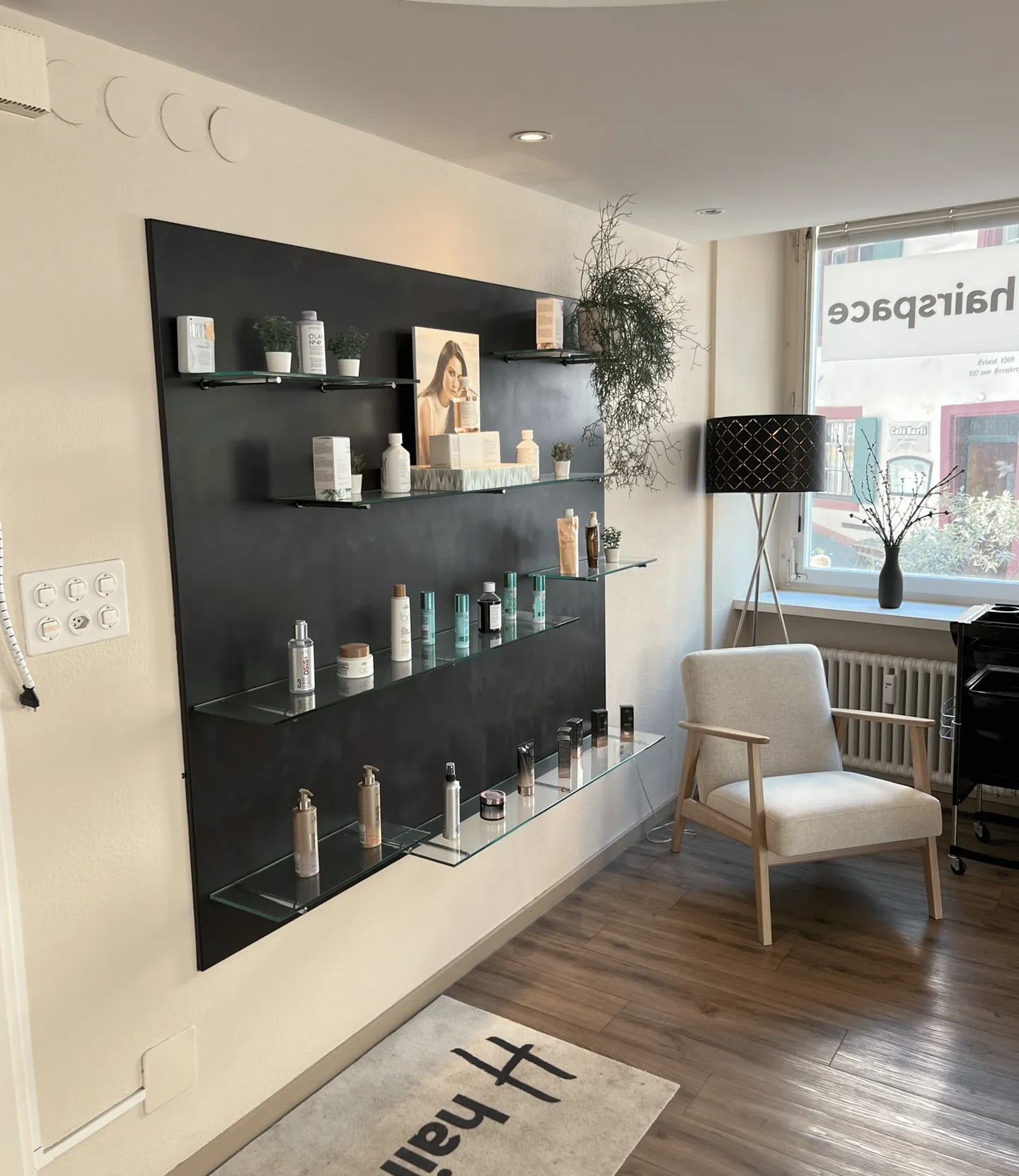 Affitto di Sedia da Parrucchiere in Salone nel Cuore di Basilea - Foto 11 di 11