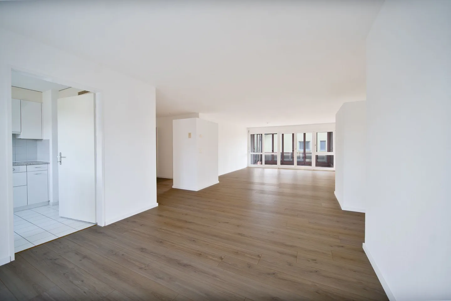 Appartement lumineux de 4,5 pièces avec jardin d'hiver - Photo 3 sur 12