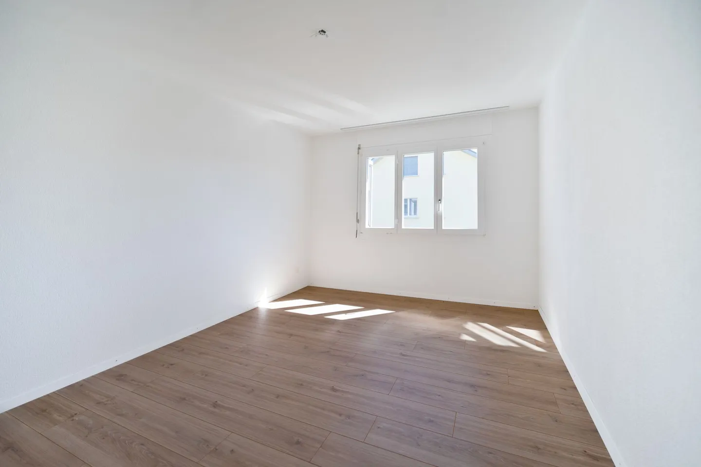 Appartement lumineux de 4,5 pièces avec jardin d'hiver - Photo 5 sur 12