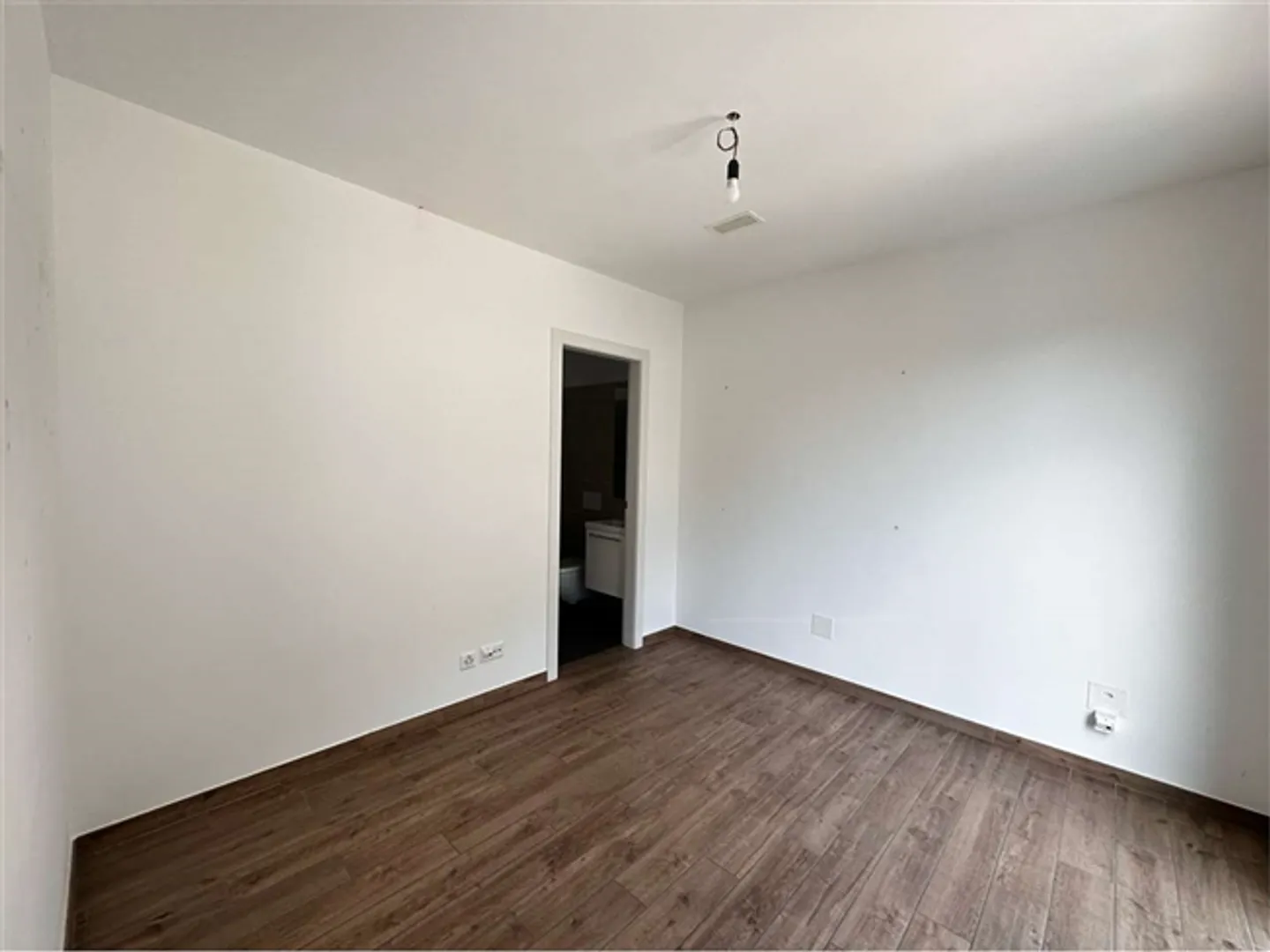 Large 4.5-room apartment with terrace and lake view - Photo 12 of 20