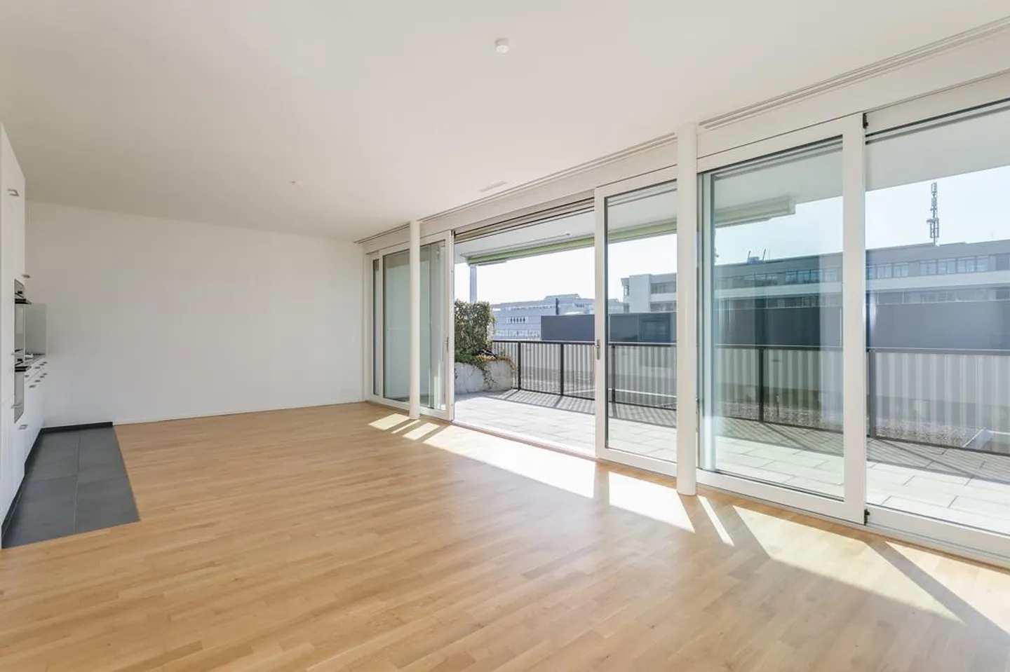 Modern 2.5-room penthouse apartment in the center of Zug - Photo 1 of 10