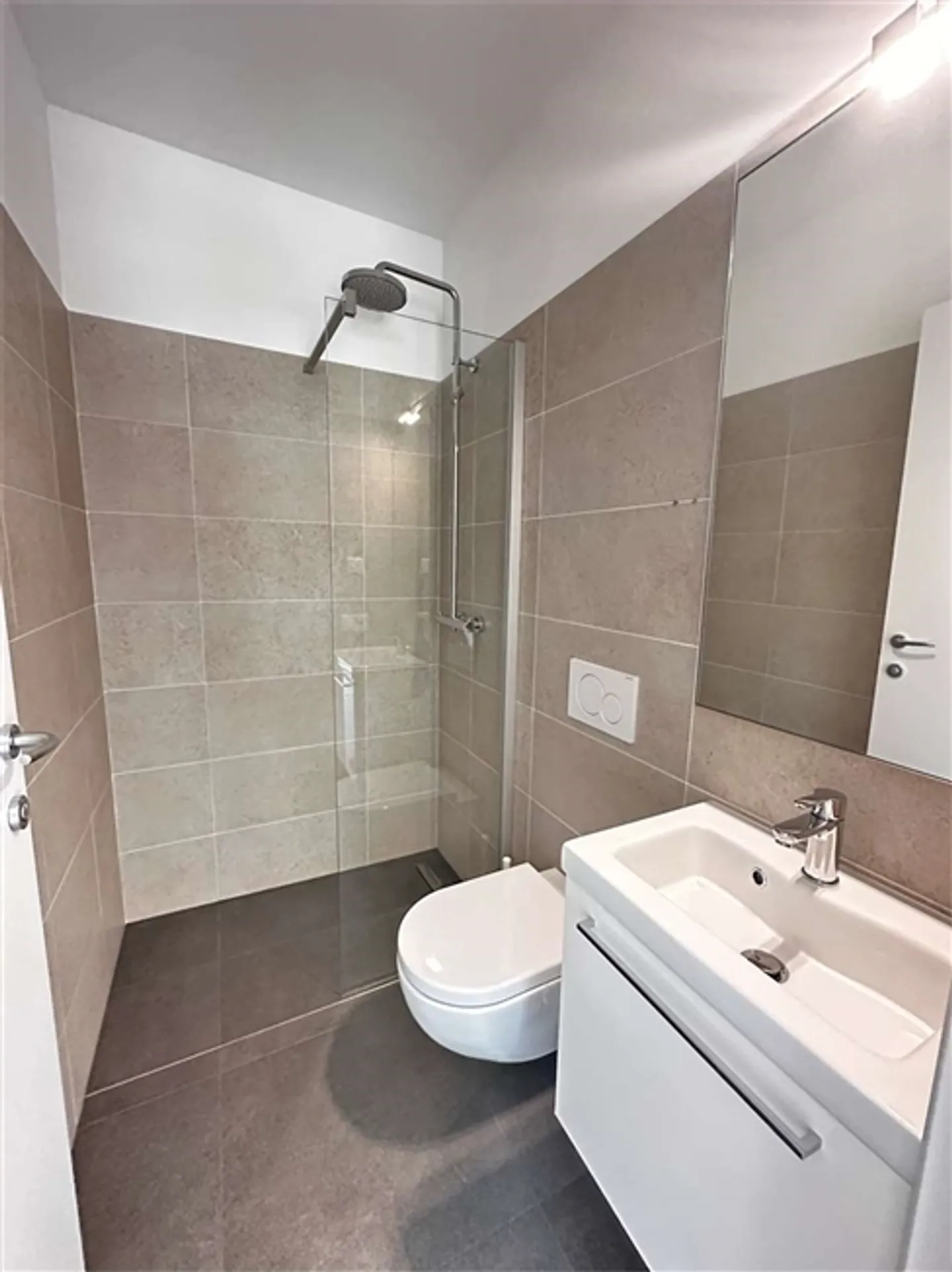 Large 4.5-room apartment with terrace and lake view - Photo 18 of 20