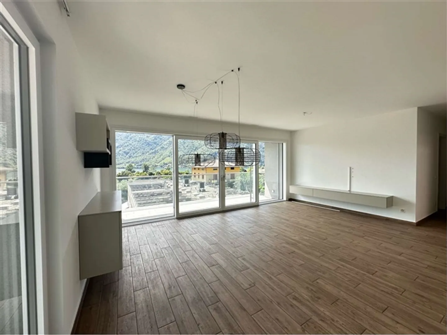 Large 4.5-room apartment with terrace and lake view - Photo 5 of 20