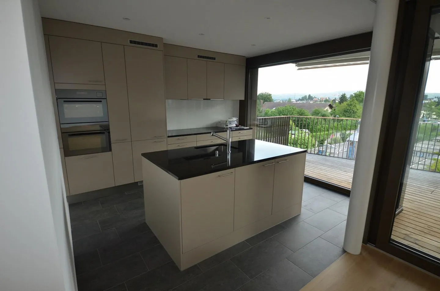 High-quality 3.5-room apartment for rent in Dietlikon - Photo 2 of 9