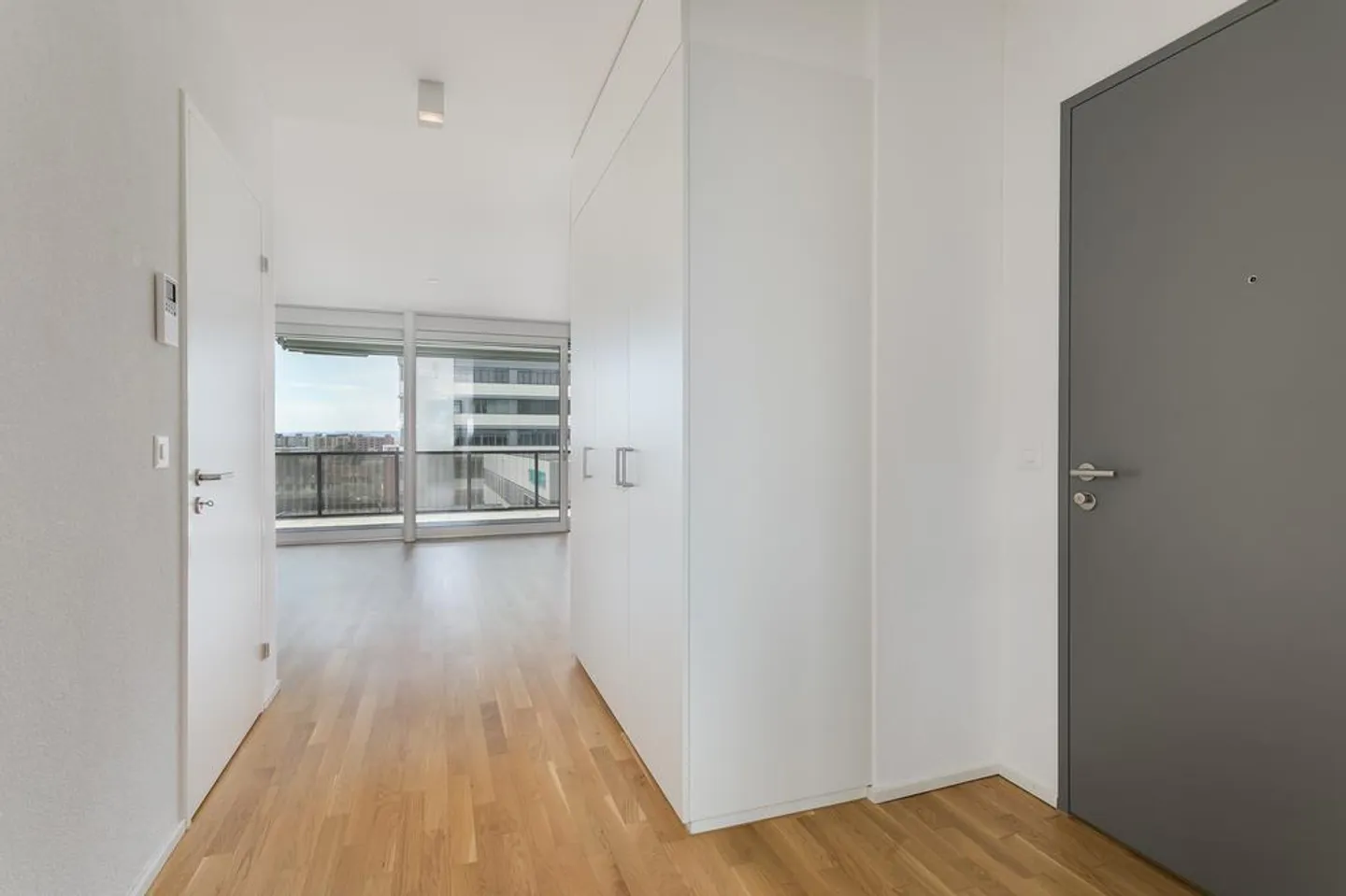 Modern 2.5-room penthouse apartment in the center of Zug - Photo 3 of 10