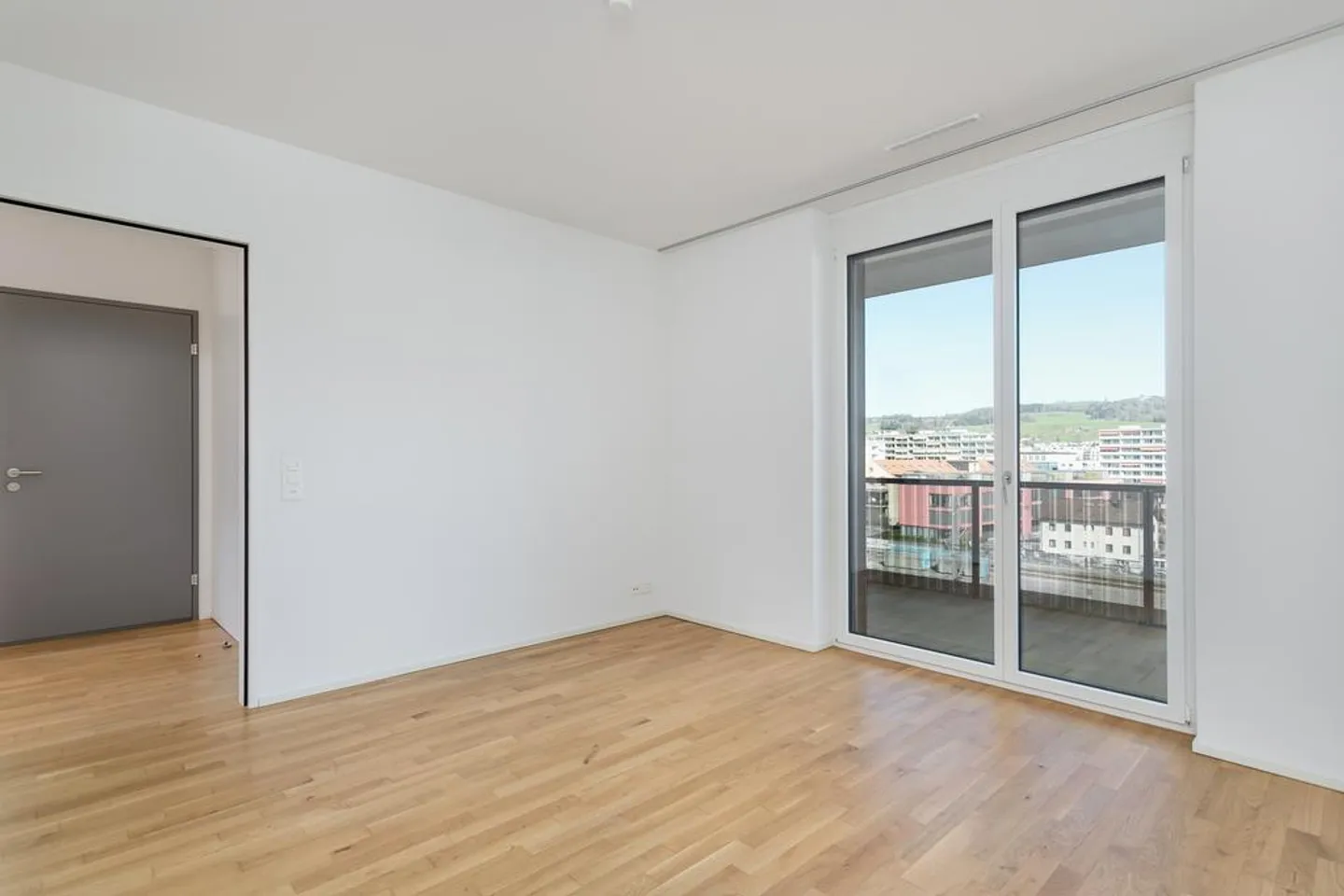 Modern 2.5-room penthouse apartment in the center of Zug - Photo 5 of 10