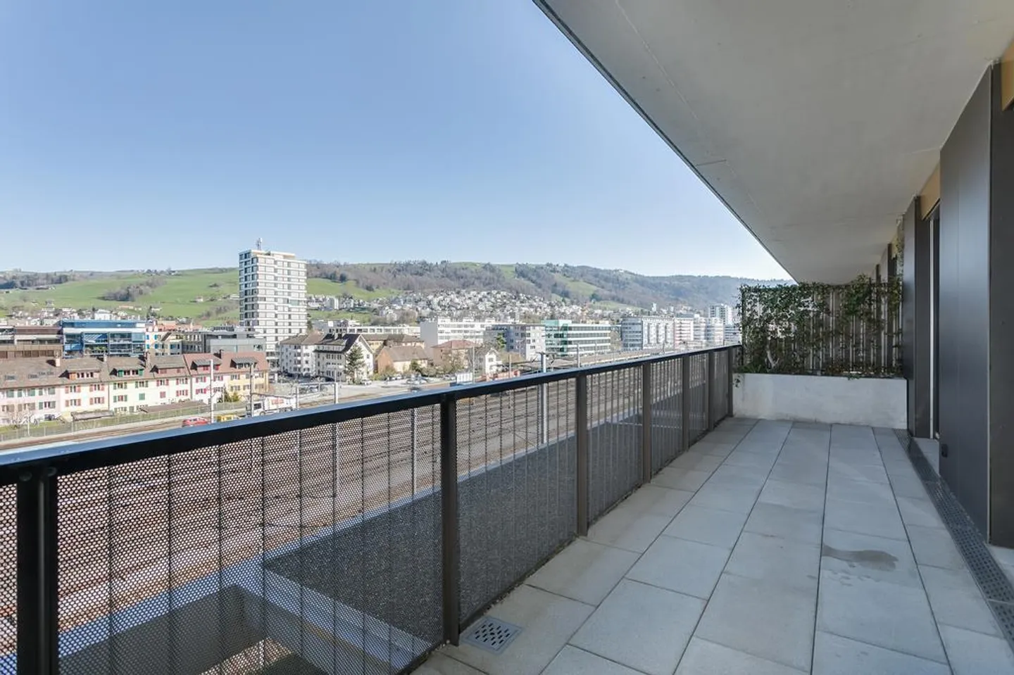 Modern 2.5-room penthouse apartment in the center of Zug - Photo 8 of 10