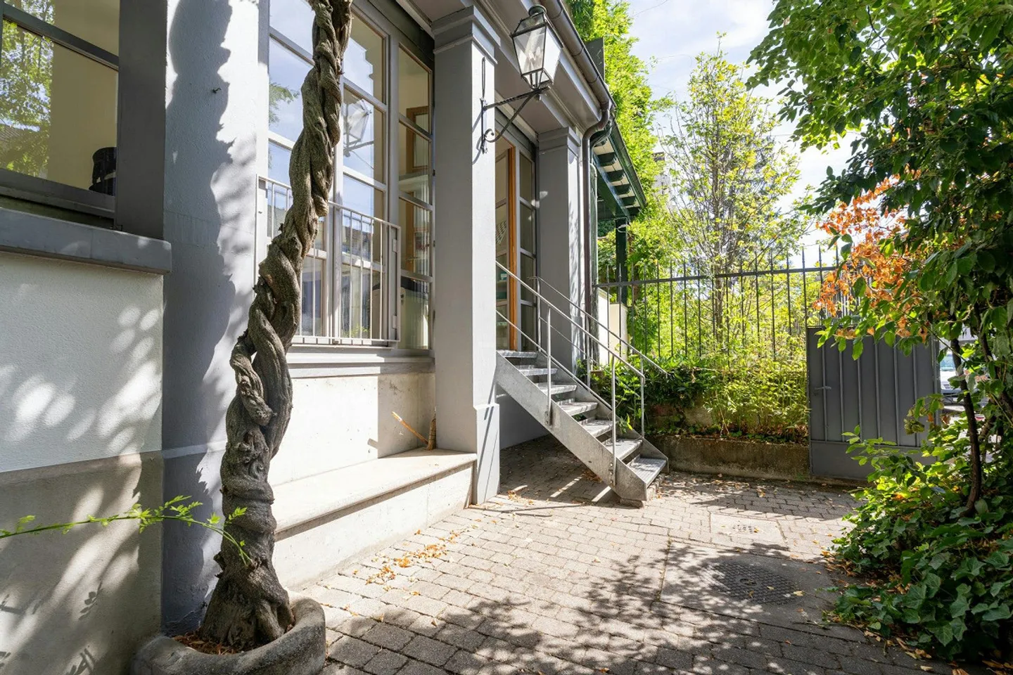 Historical Office Space of 195m2 in the Heart of Basel - Photo 7 of 11