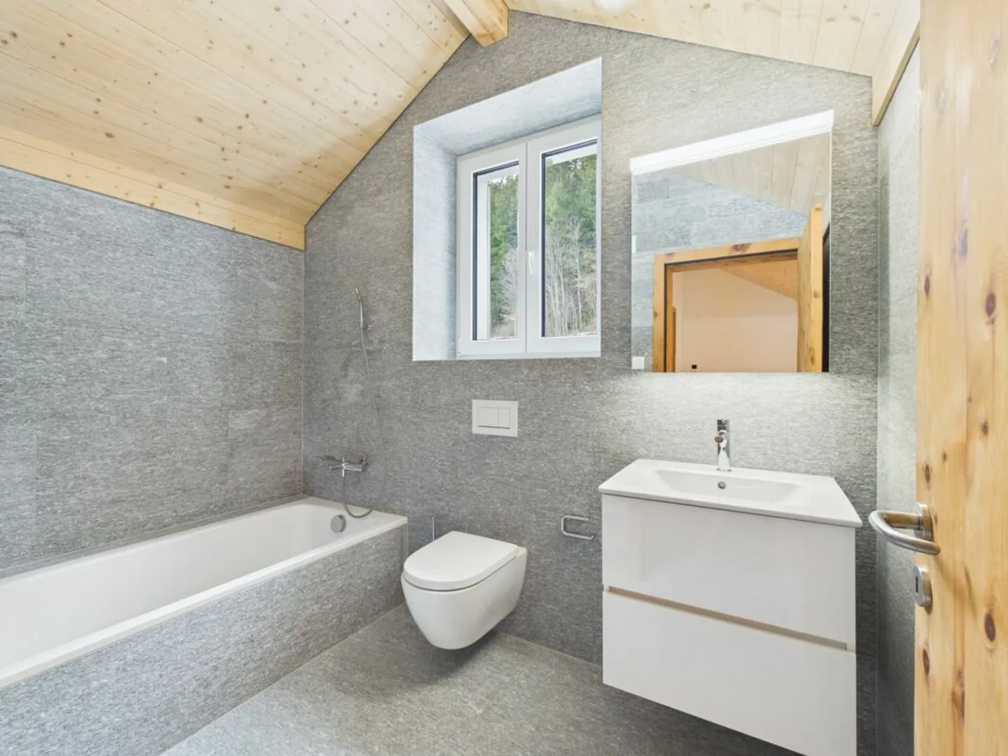 Exclusive two-house property with four garage spaces and historic vaulted cellar in Churwalden - Photo 9 of 33