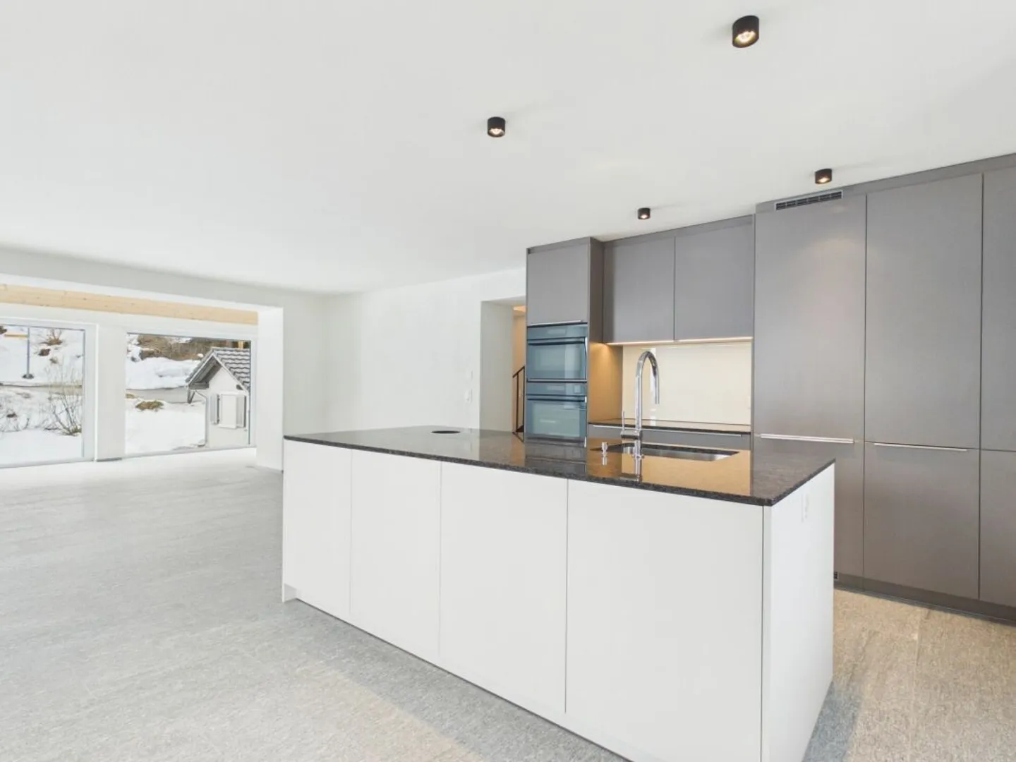 Exclusive two-house property with four garage spaces and historic vaulted cellar in Churwalden - Photo 10 of 33