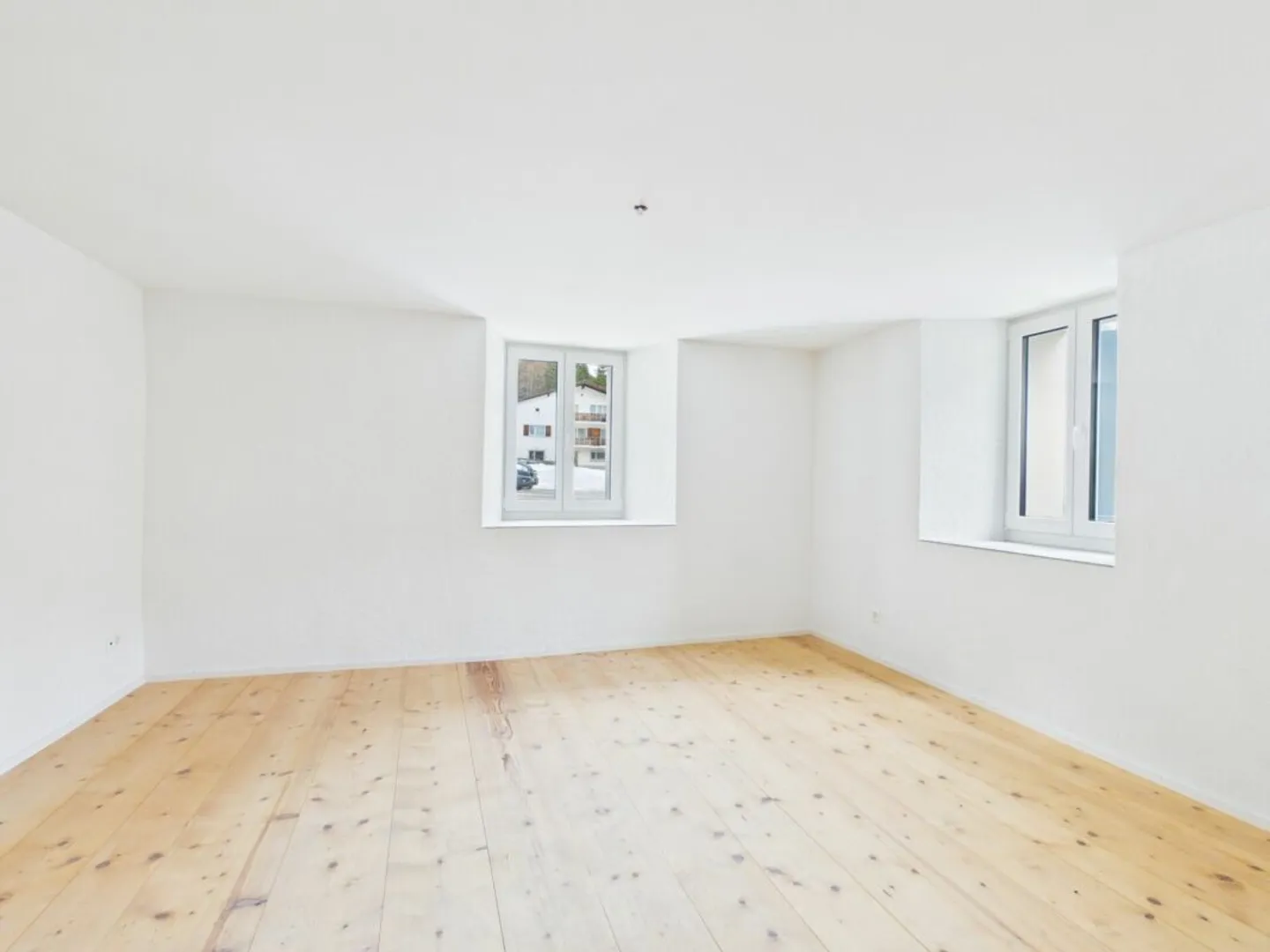 Exclusive two-house property with four garage spaces and historic vaulted cellar in Churwalden - Photo 21 of 33