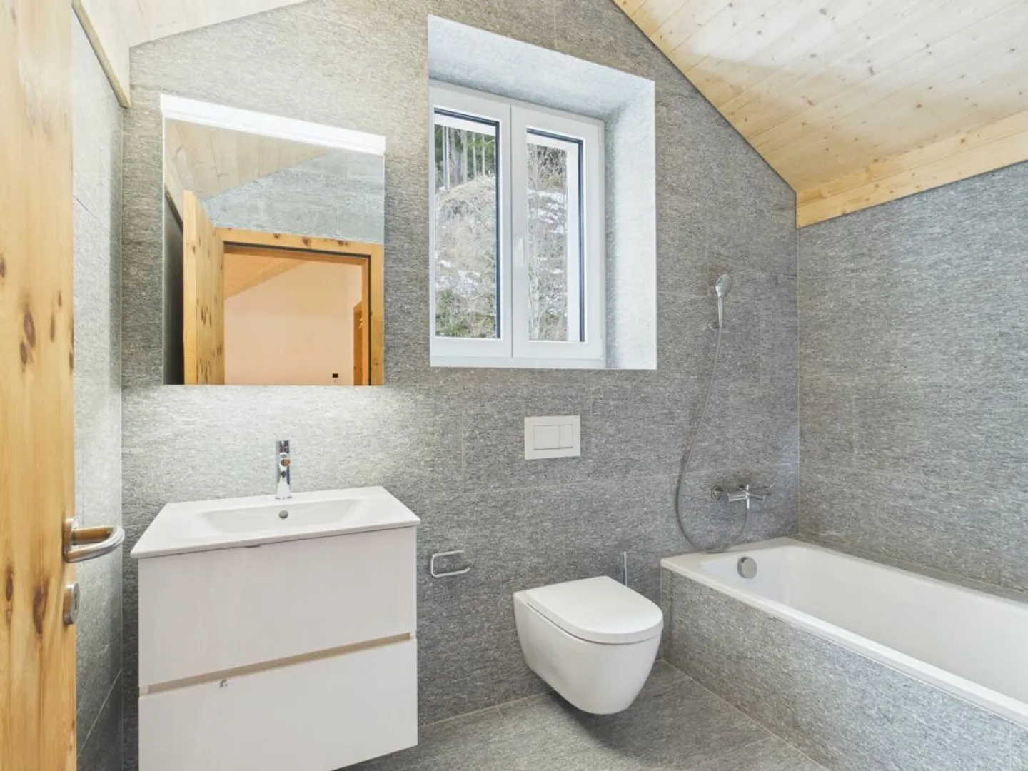 Exclusive two-house property with four garage spaces and historic vaulted cellar in Churwalden - Photo 25 of 33