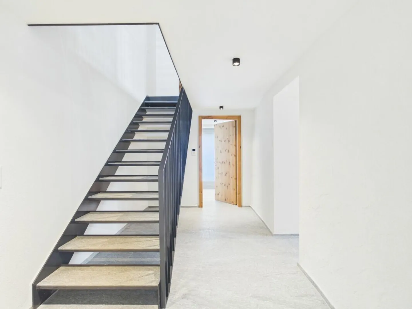 Exclusive two-house property with four garage spaces and historic vaulted cellar in Churwalden - Photo 14 of 33