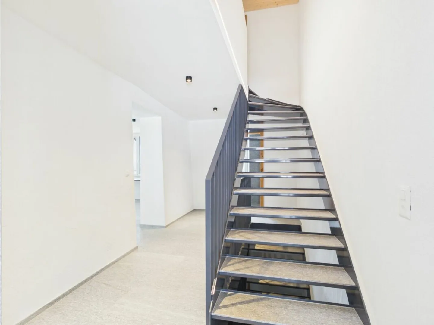 Exclusive two-house property with four garage spaces and historic vaulted cellar in Churwalden - Photo 17 of 33