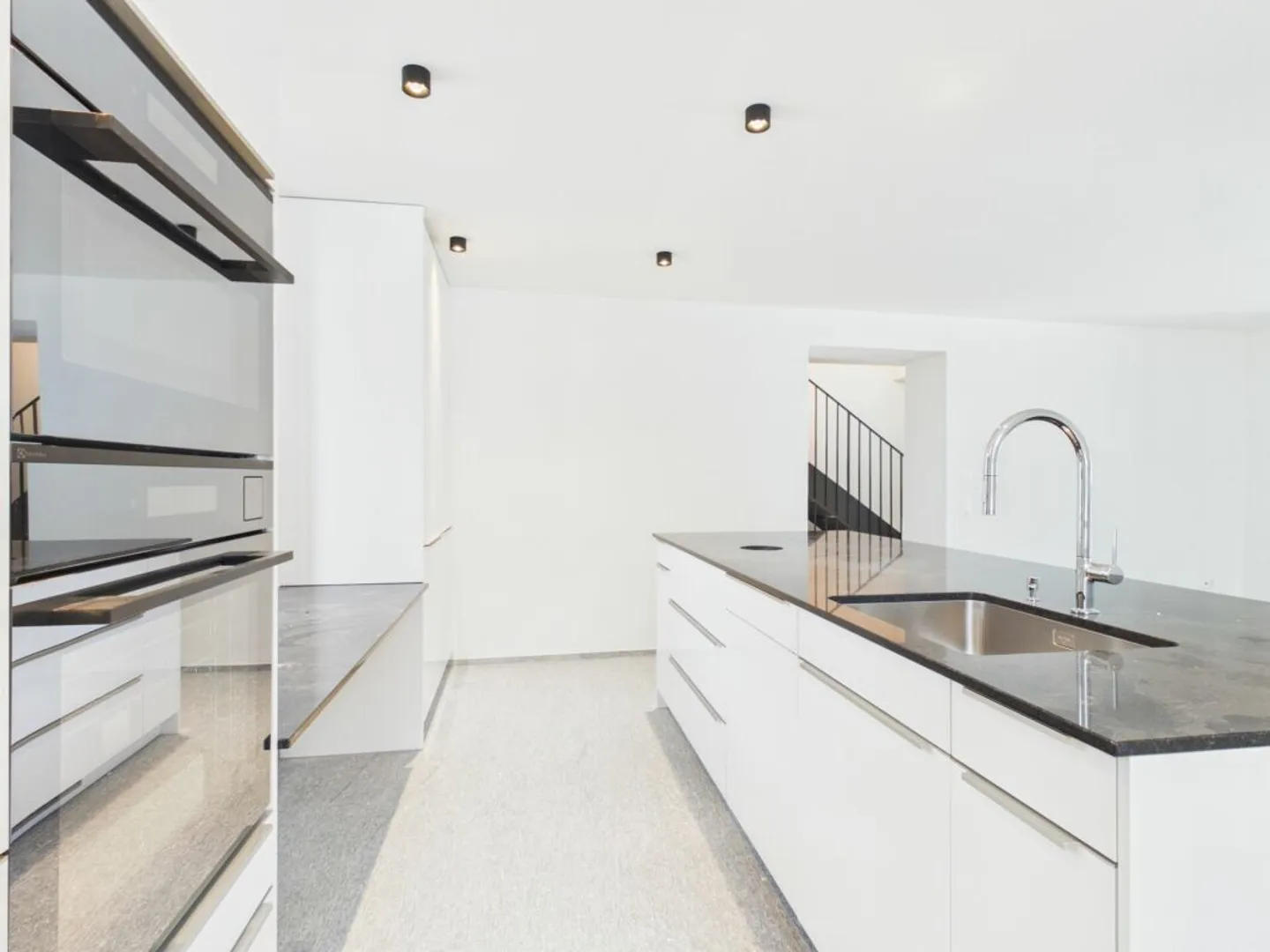 Exclusive two-house property with four garage spaces and historic vaulted cellar in Churwalden - Photo 18 of 33