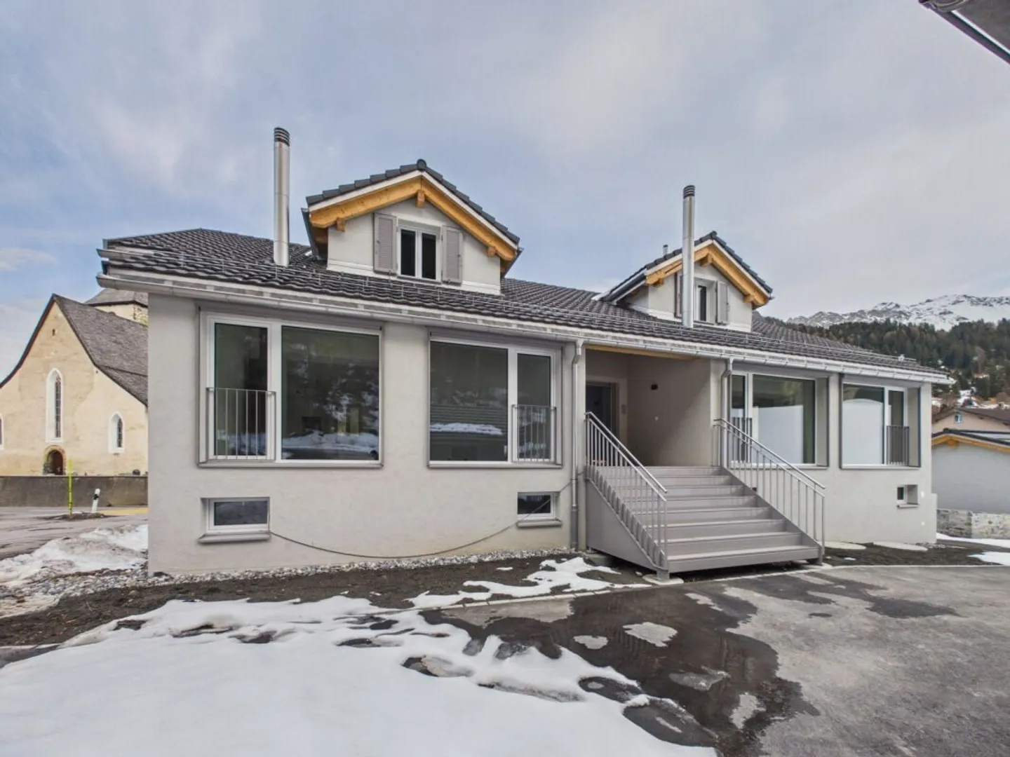 Exclusive two-house property with four garage spaces and historic vaulted cellar in Churwalden - Photo 27 of 33