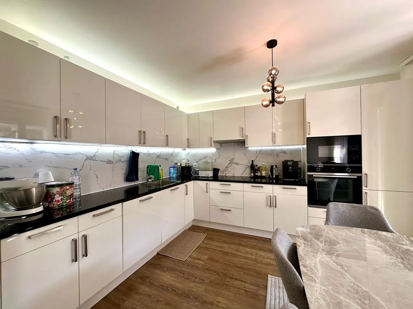 Well-maintained 4.5-room apartment with balcony and parking space - Photo 2 of 13