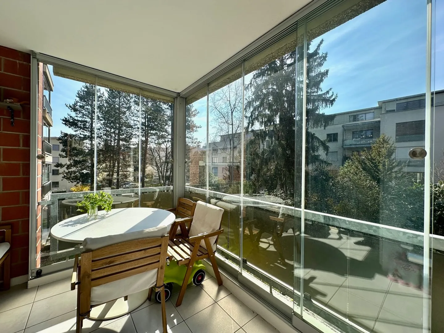 Well-maintained 4.5-room apartment with balcony and parking space - Photo 3 of 13