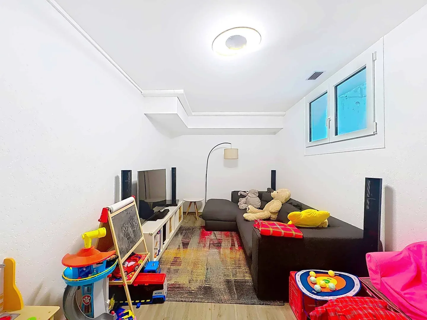 Exklusives Reihenhaus mit Garten - Foto 10 von 12