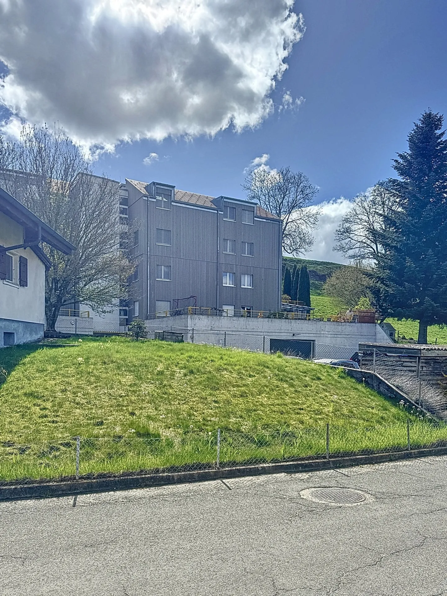 INVESTITORE SPECIALE! Appartamento di 4,5 locali con balcone - Foto 2 di 13