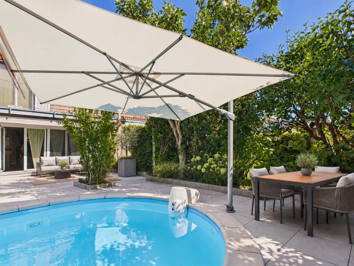 Geräumiges Reihenhaus mit Pool - Foto 1 von 17